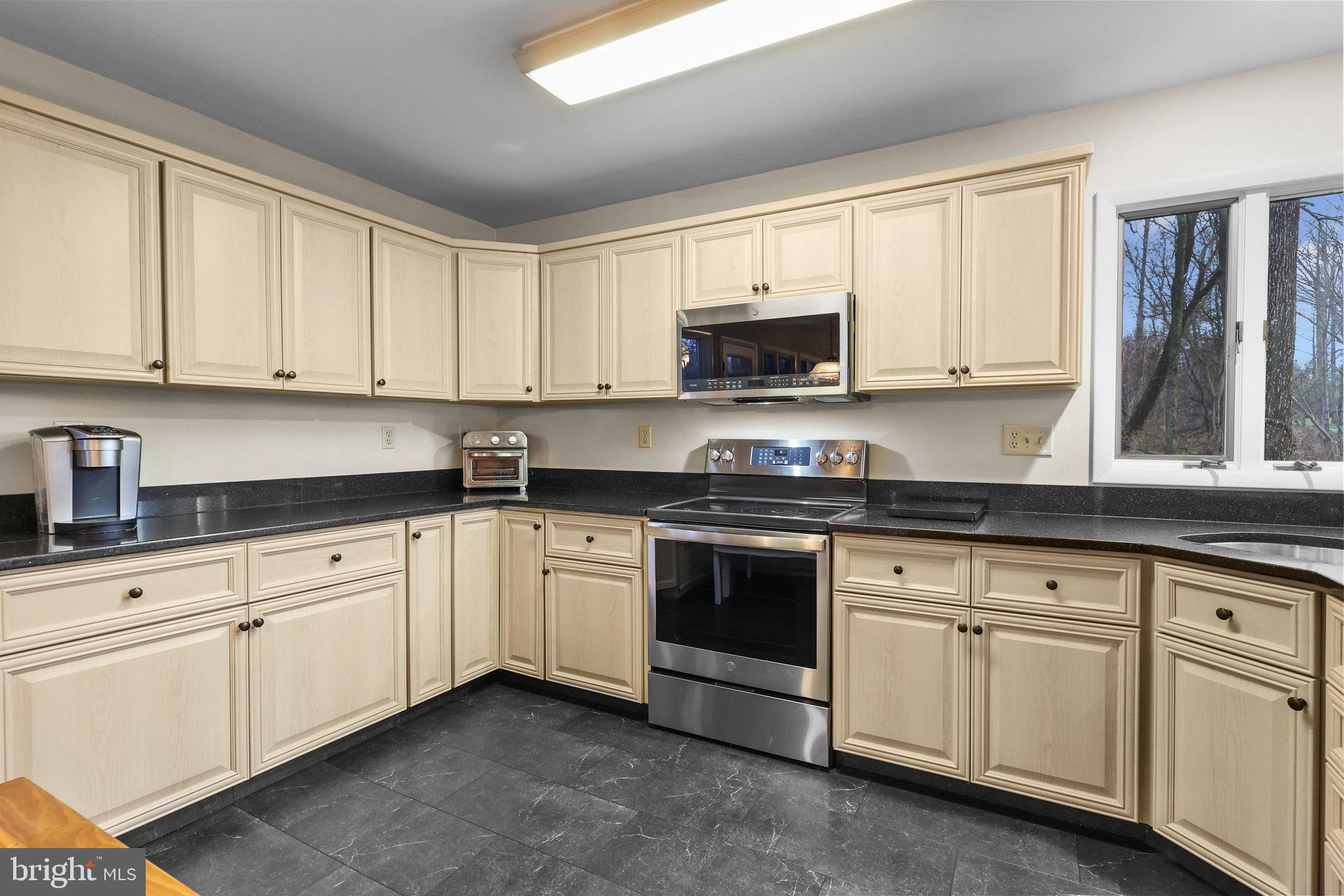729 E Butler Pike