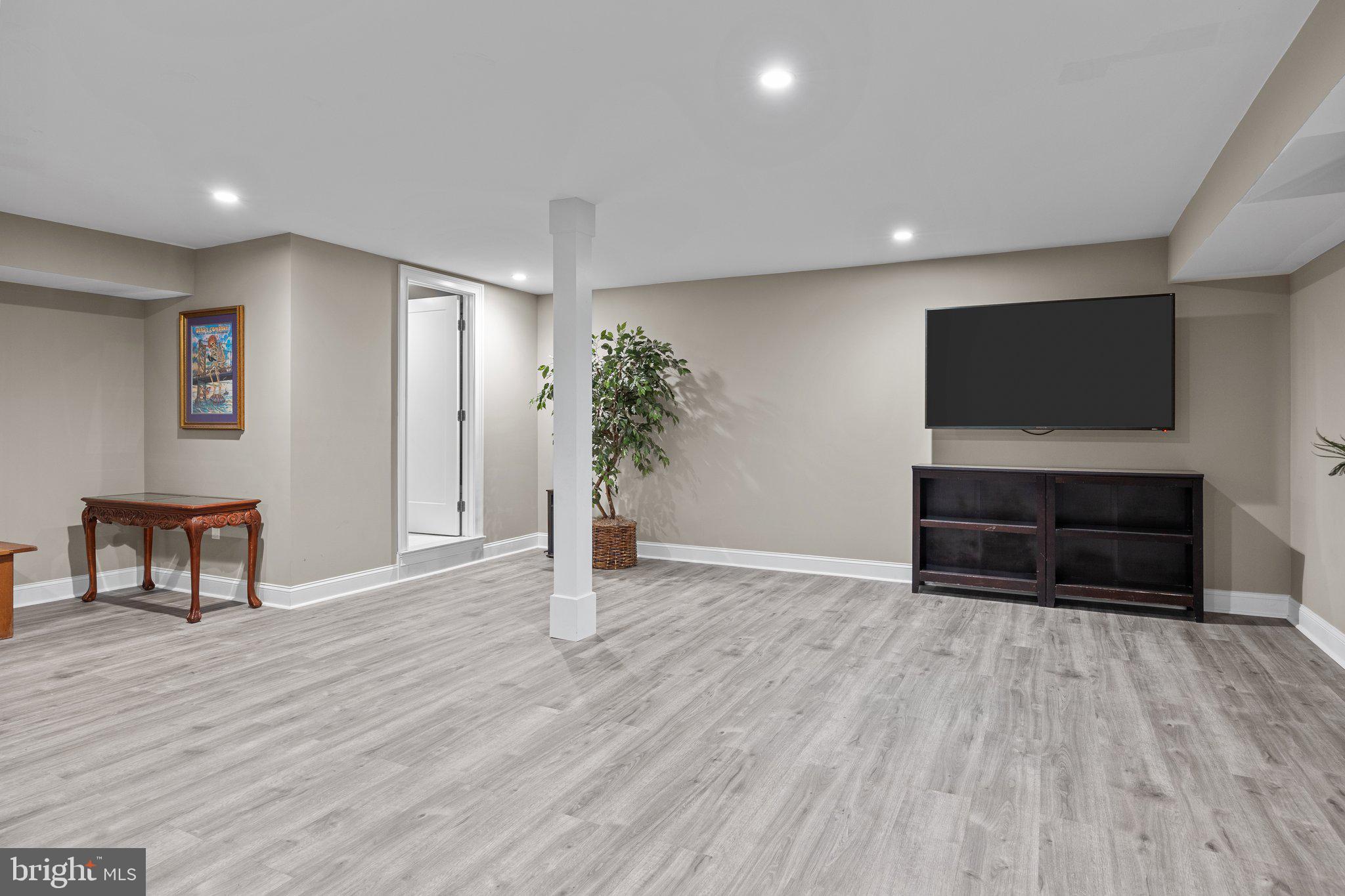 408 Hallowell Ave