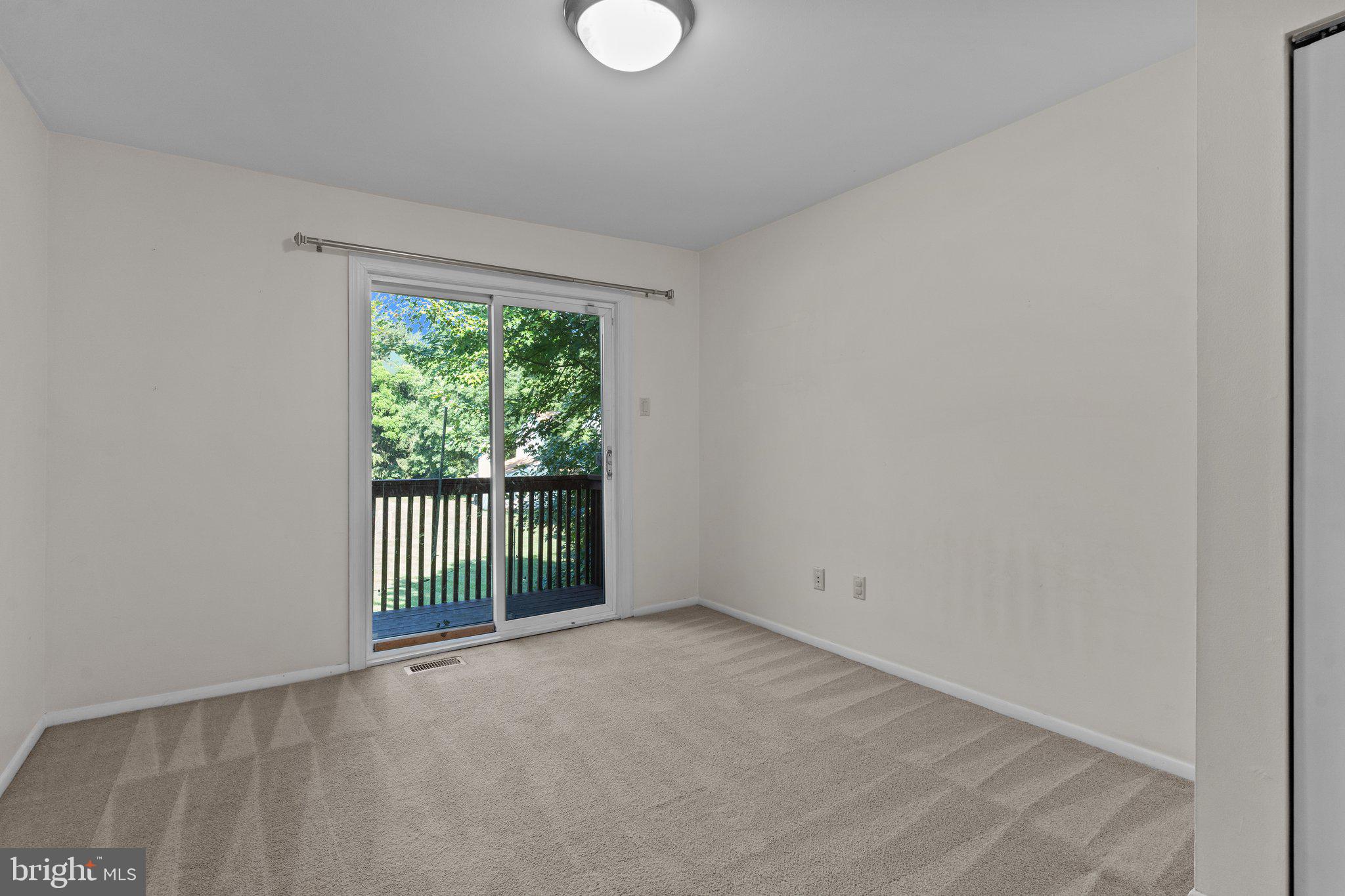 1902 MAPLE CIR