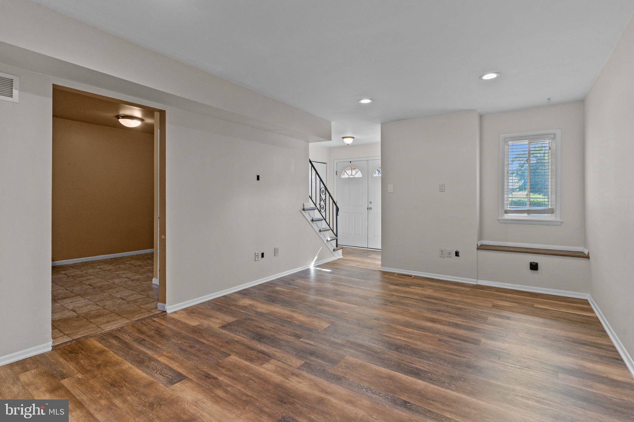 1902 MAPLE CIR