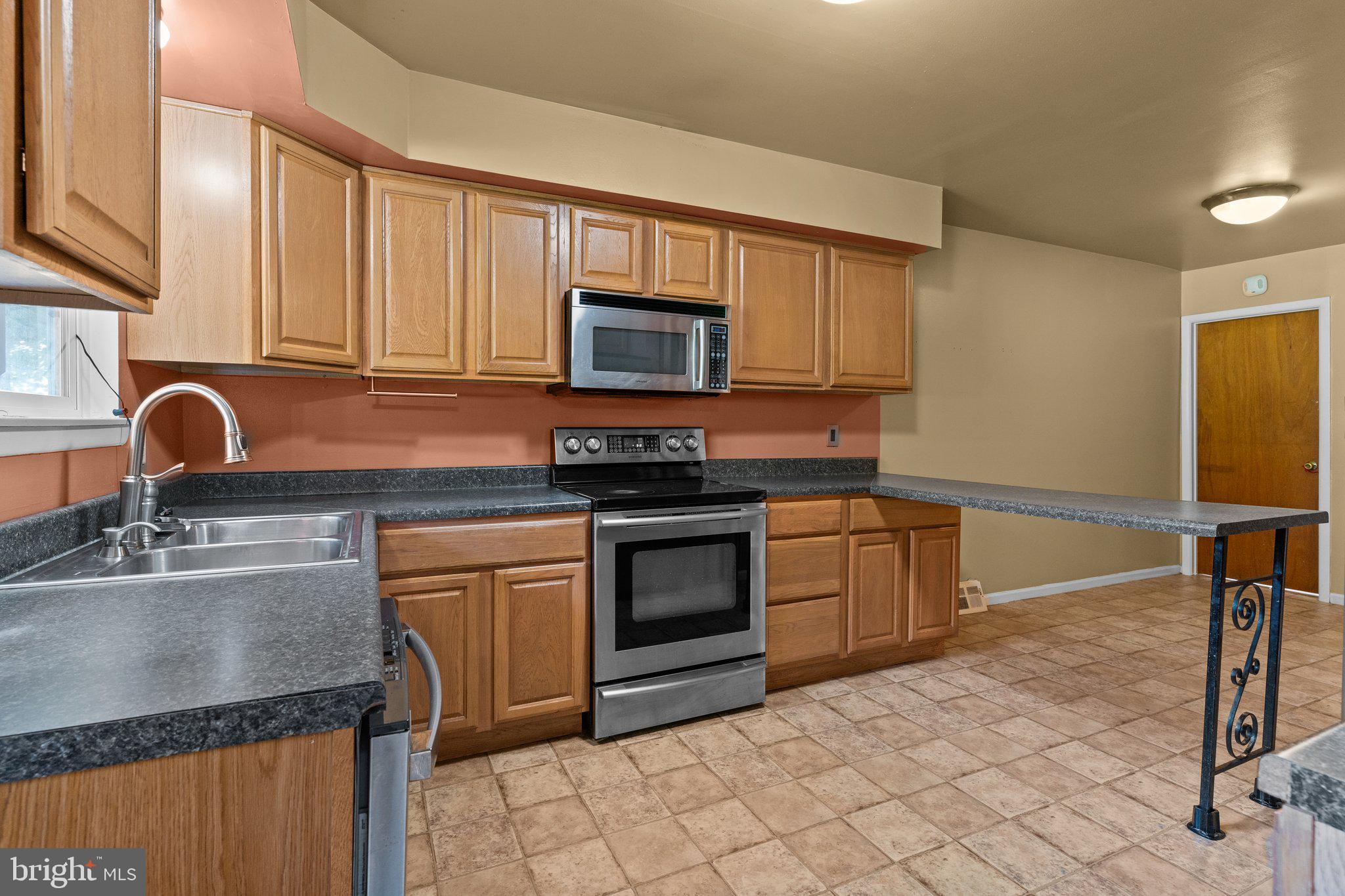 1902 MAPLE CIR