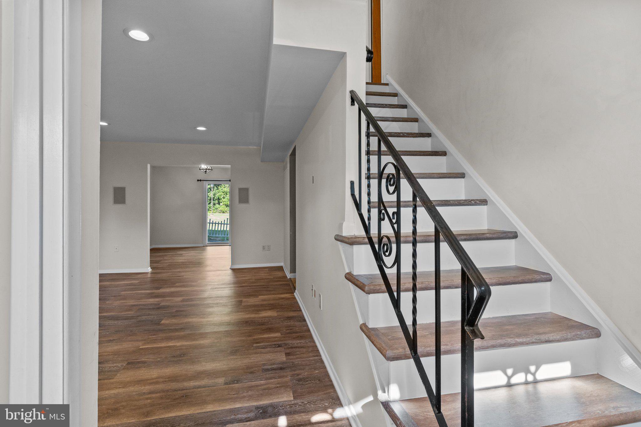 1902 MAPLE CIR