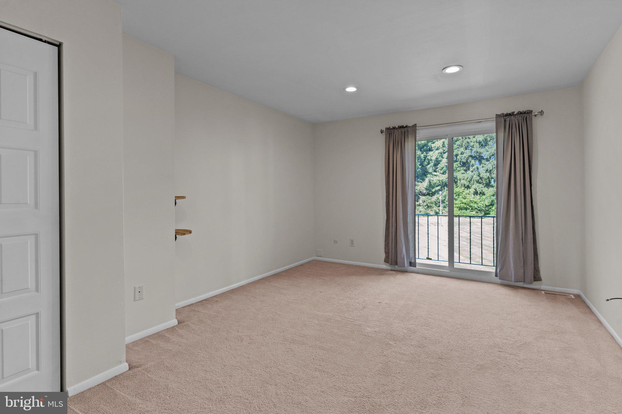 1902 MAPLE CIR