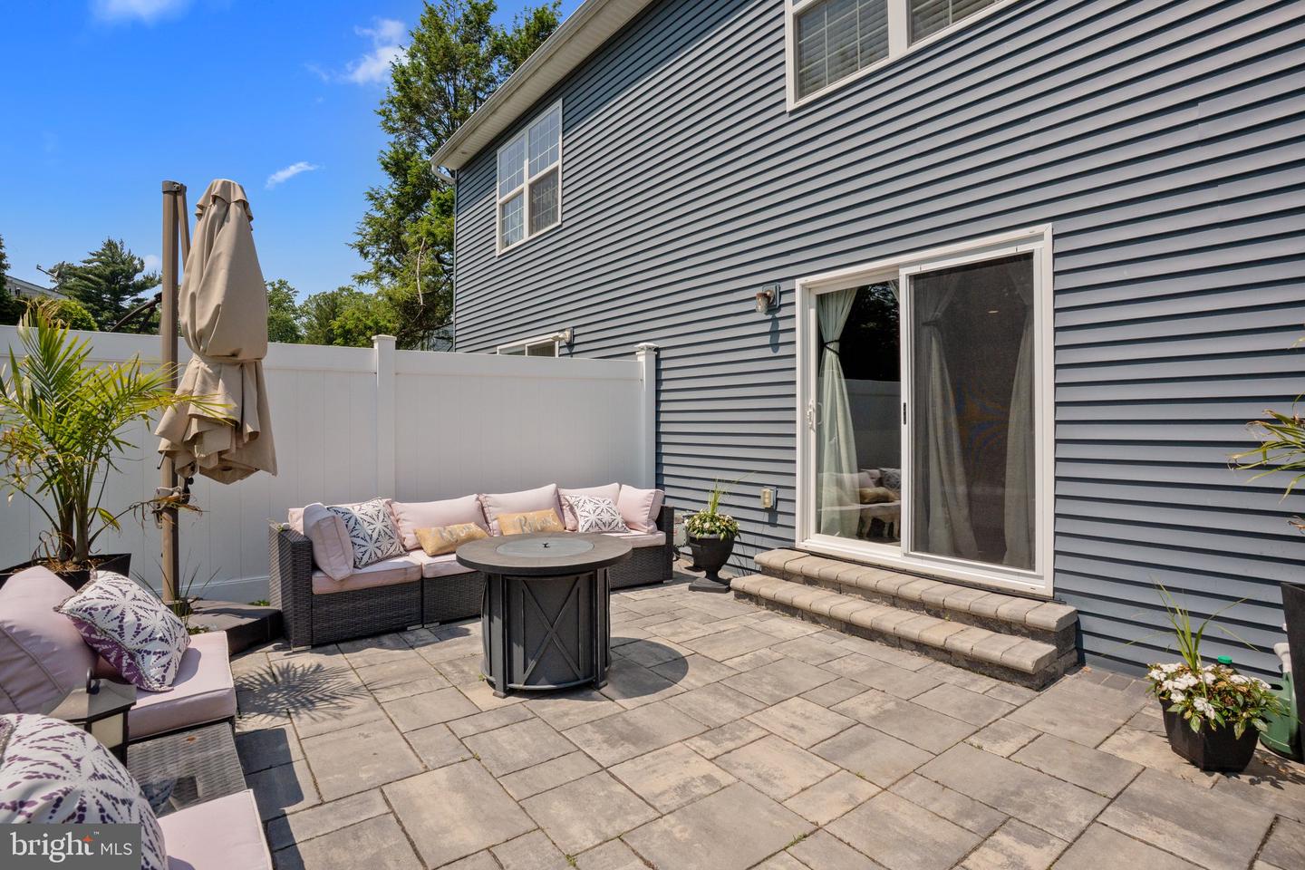 513 ARBUTUS AVE
