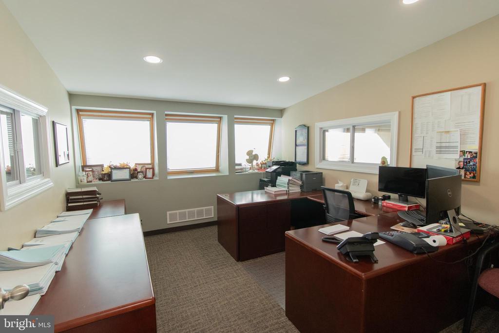 301 DAVISVILLE ROAD