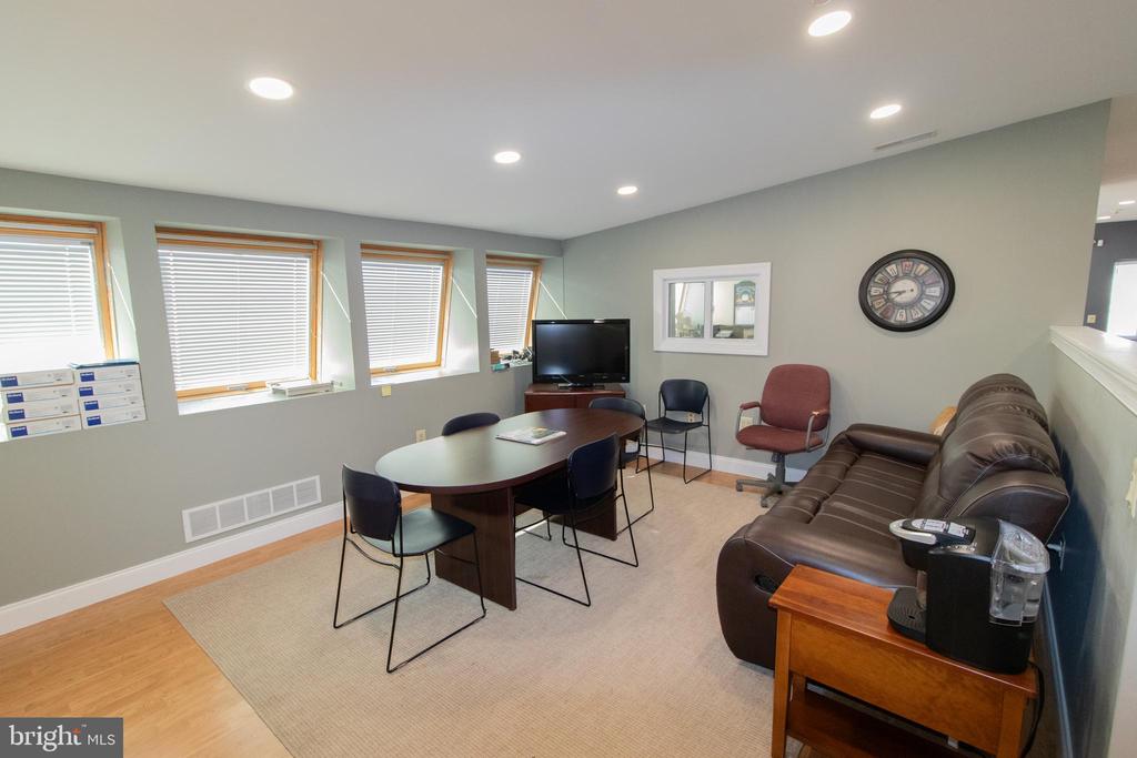 301 DAVISVILLE ROAD