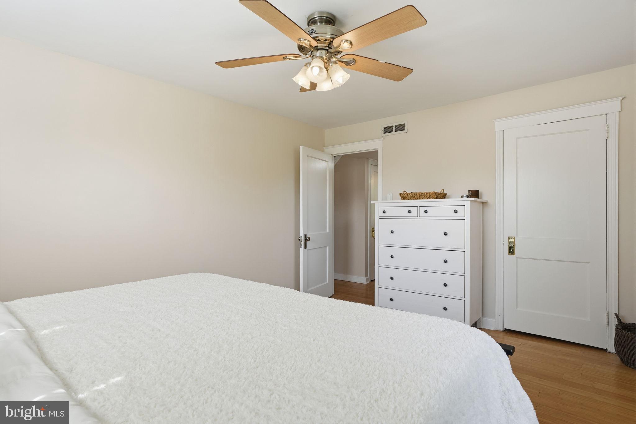 2057 PARKDALE AVENUE