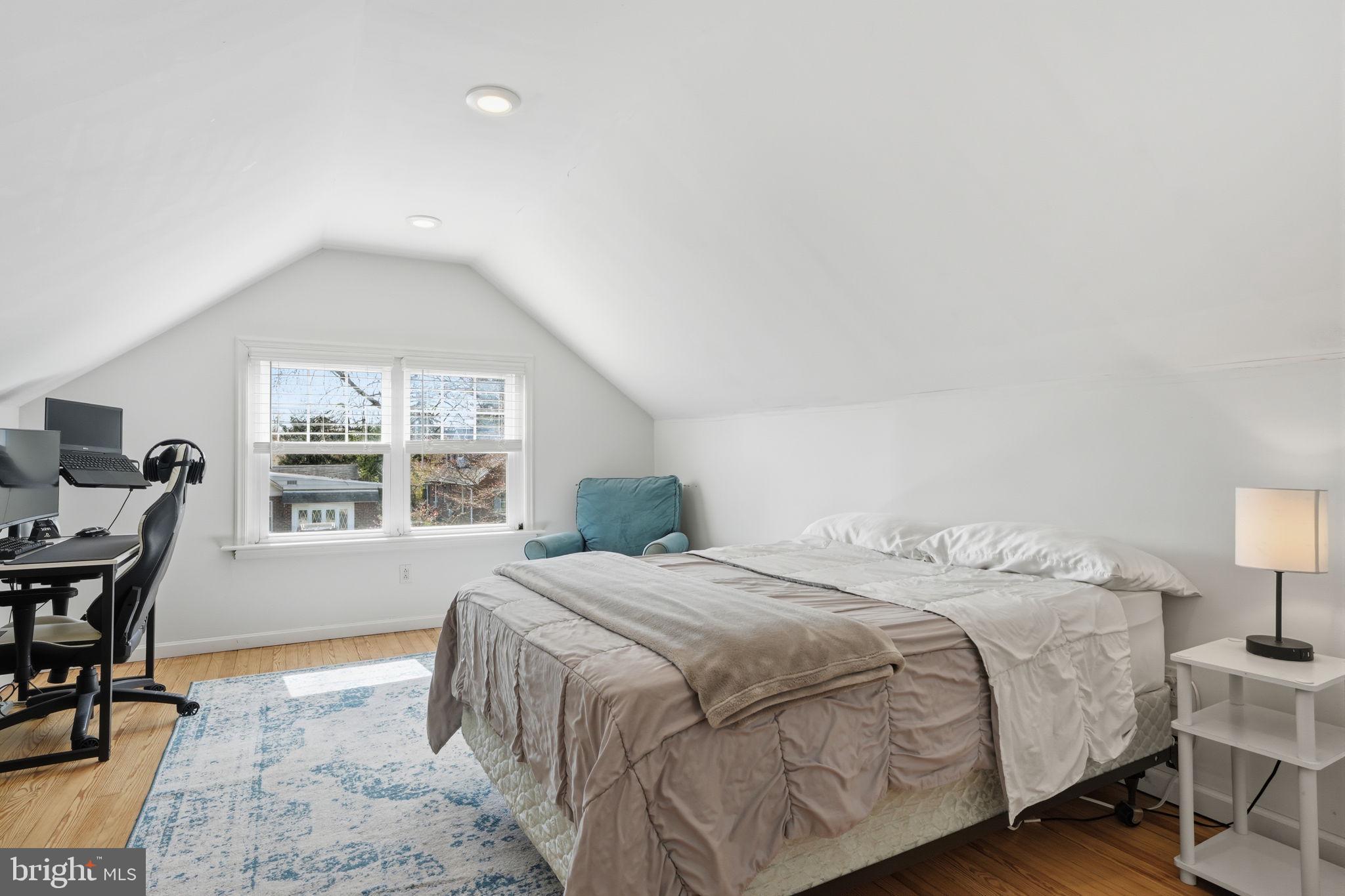 2057 PARKDALE AVENUE