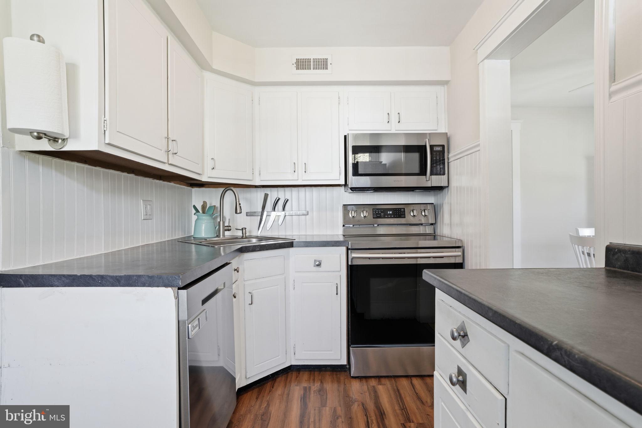 2057 PARKDALE AVENUE