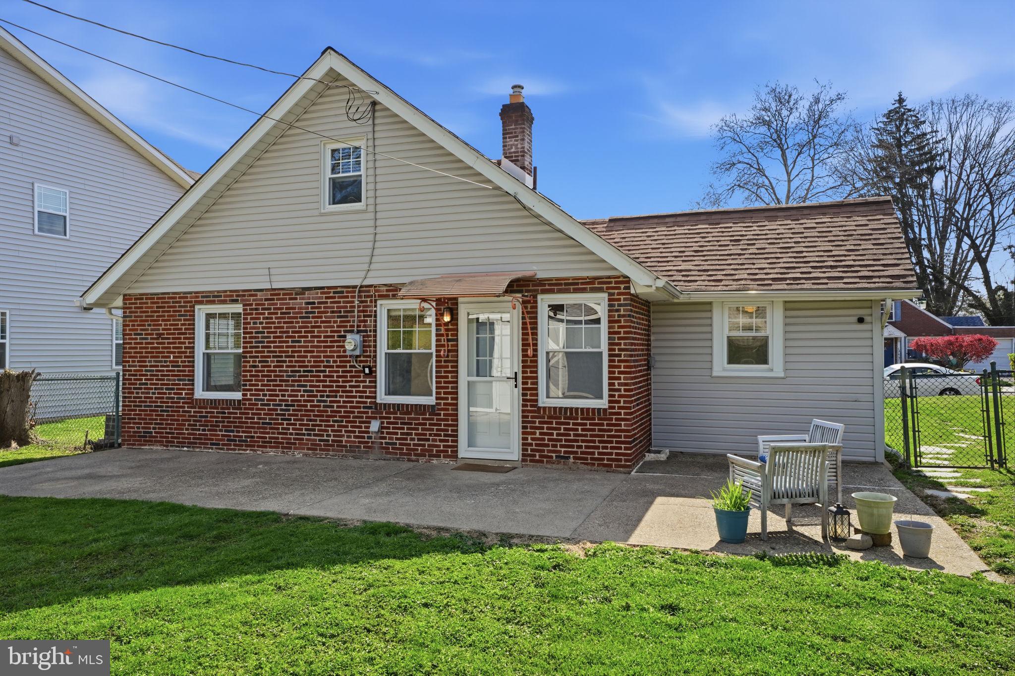 2057 PARKDALE AVENUE