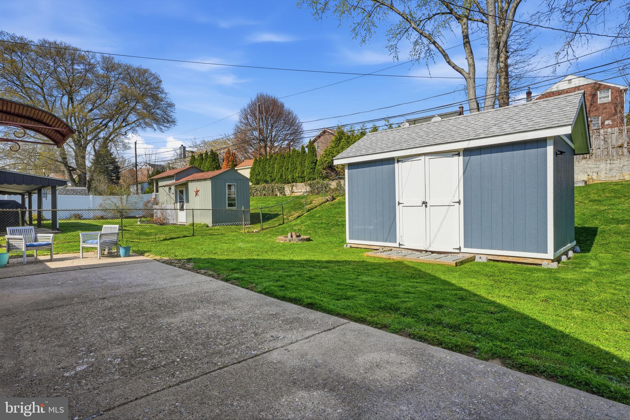 2057 PARKDALE AVENUE