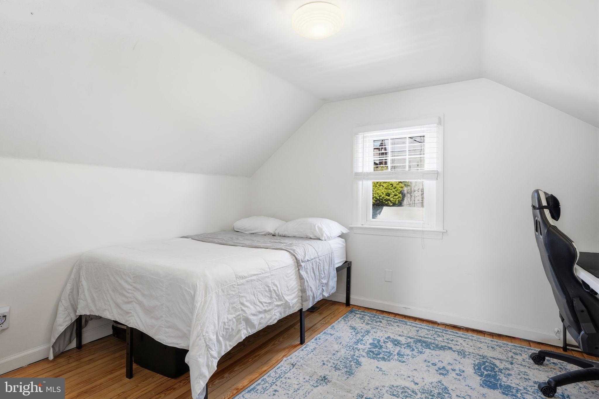 2057 PARKDALE AVENUE