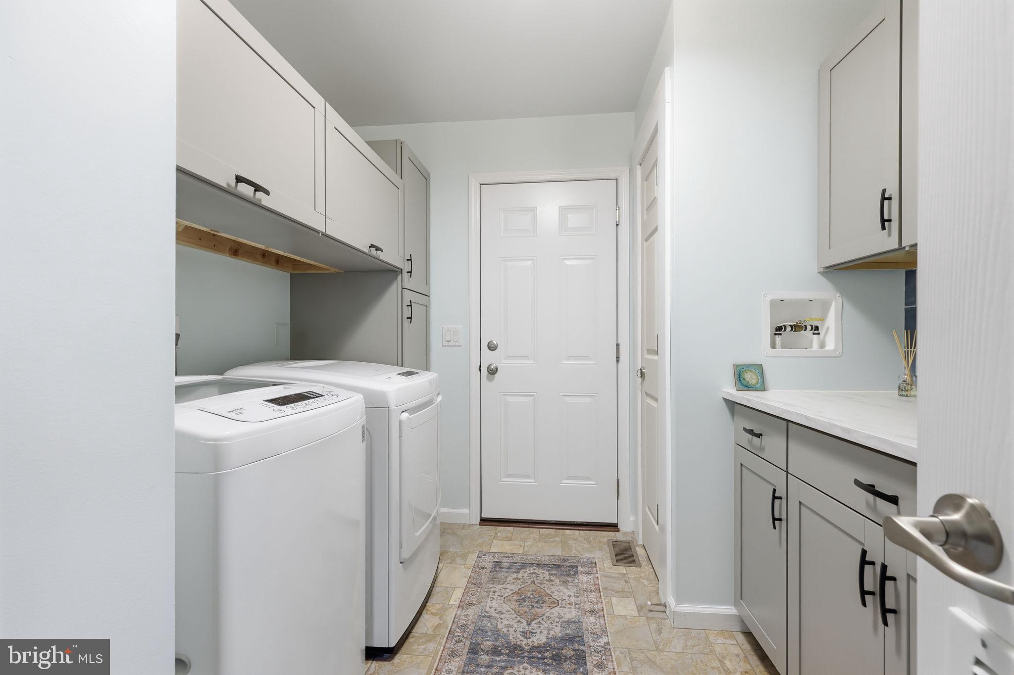 423 DELPHINIUM WAY