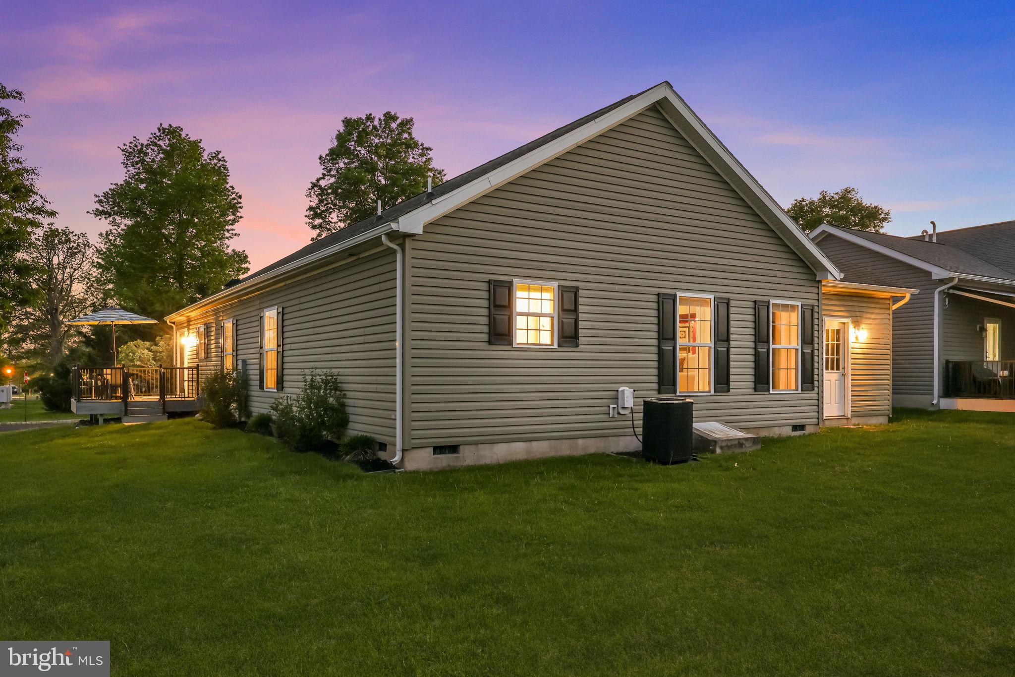 423 DELPHINIUM WAY