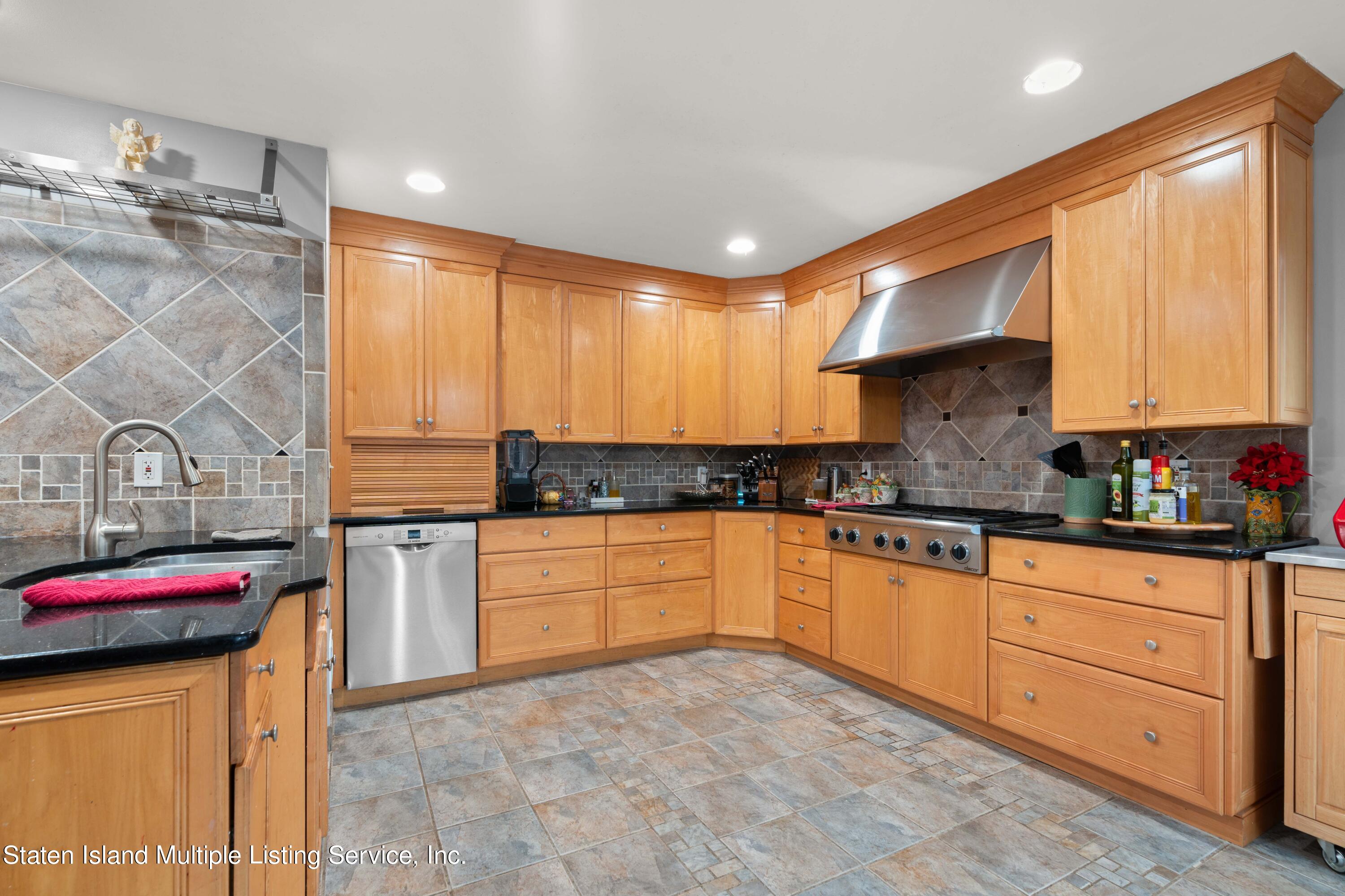 14 Knolls Drive