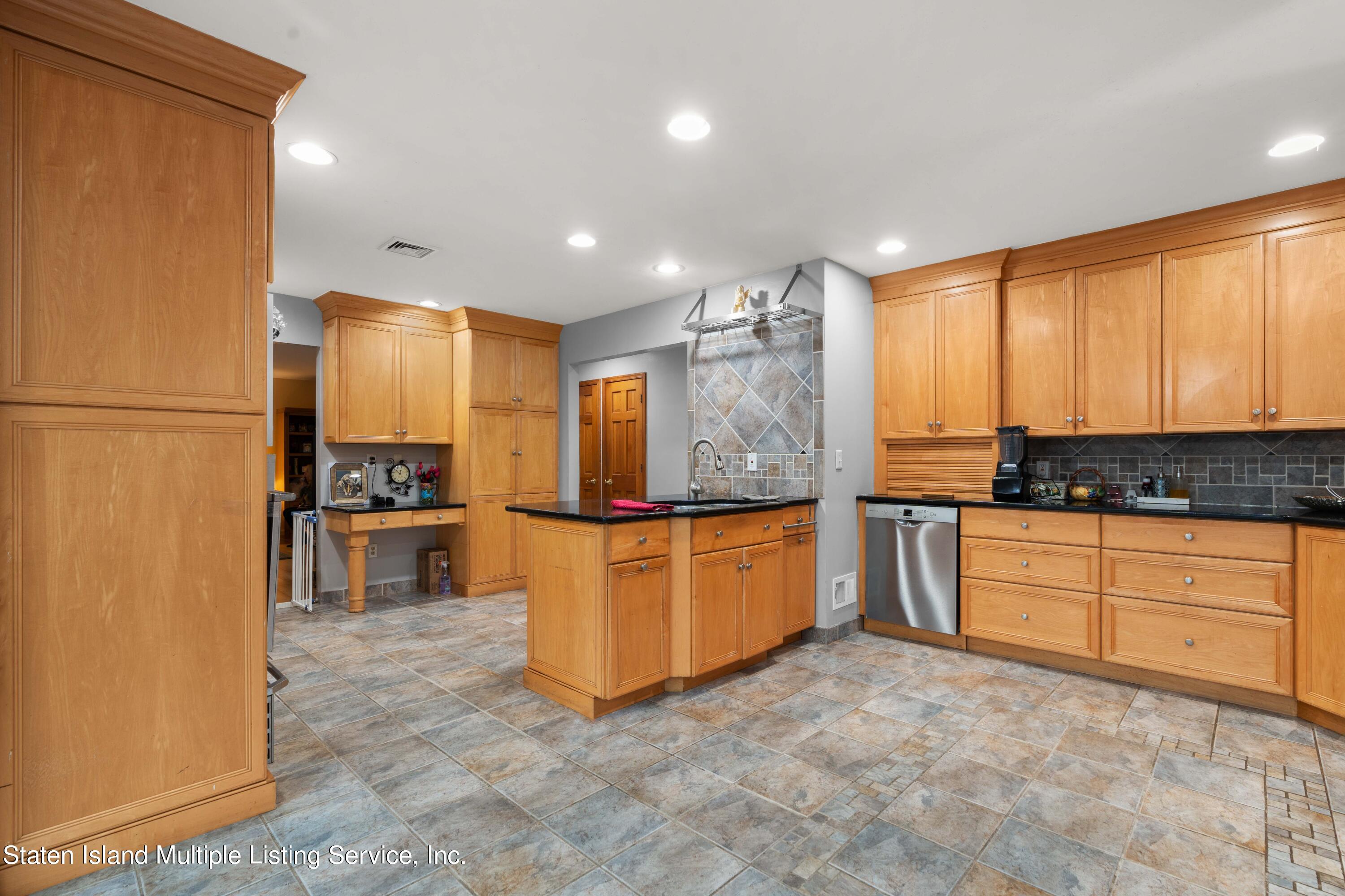 14 Knolls Drive