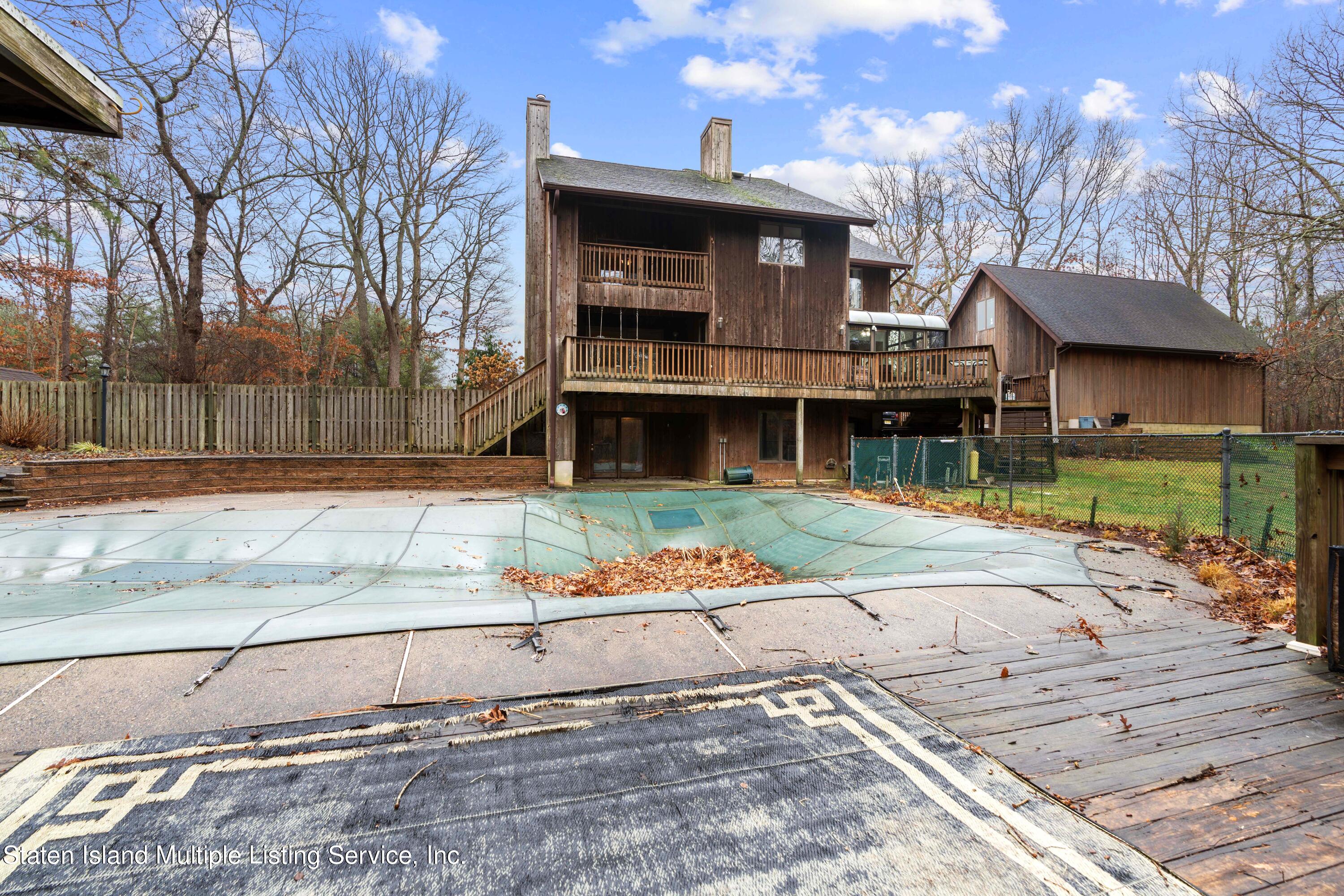 14 Knolls Drive