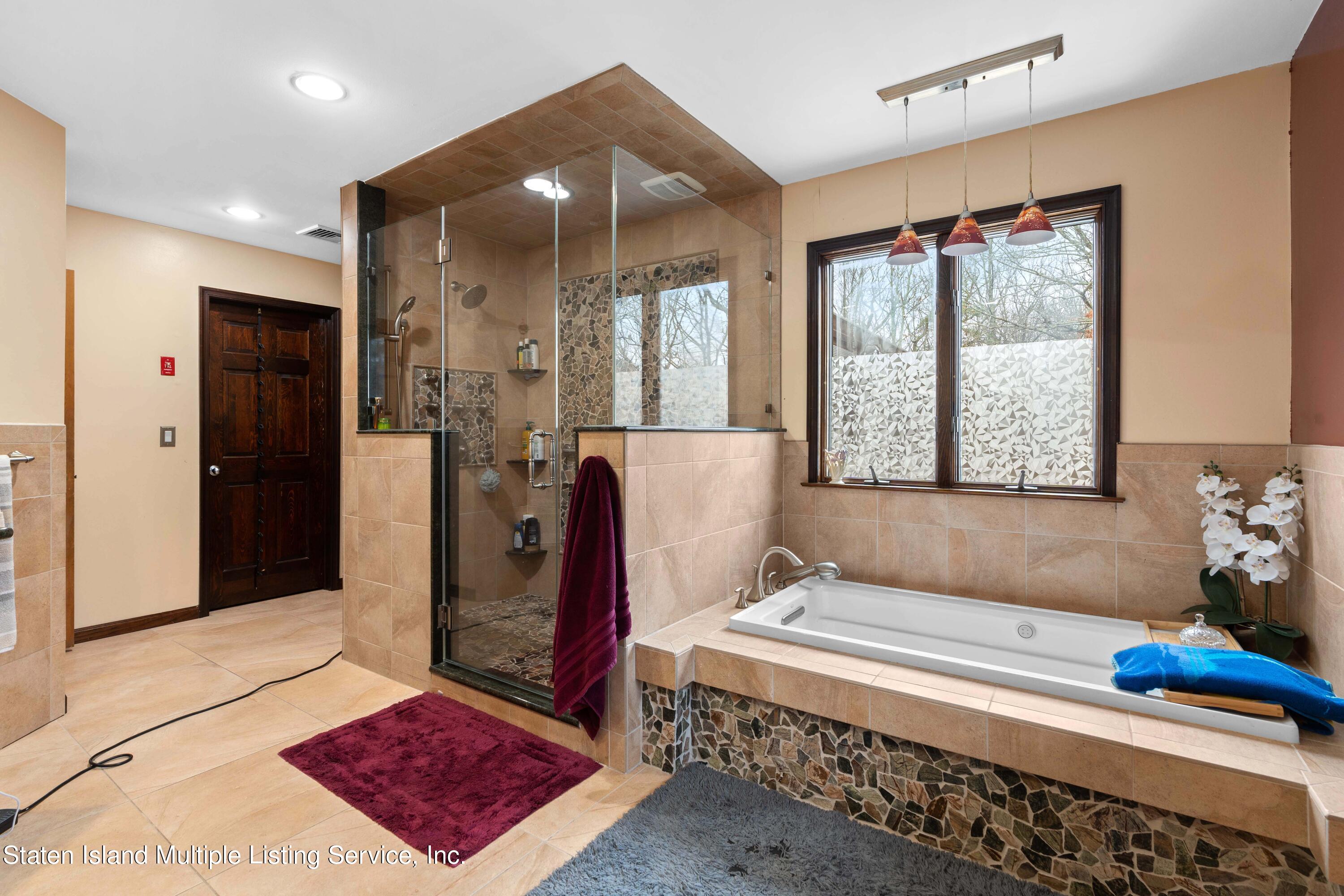 14 Knolls Drive