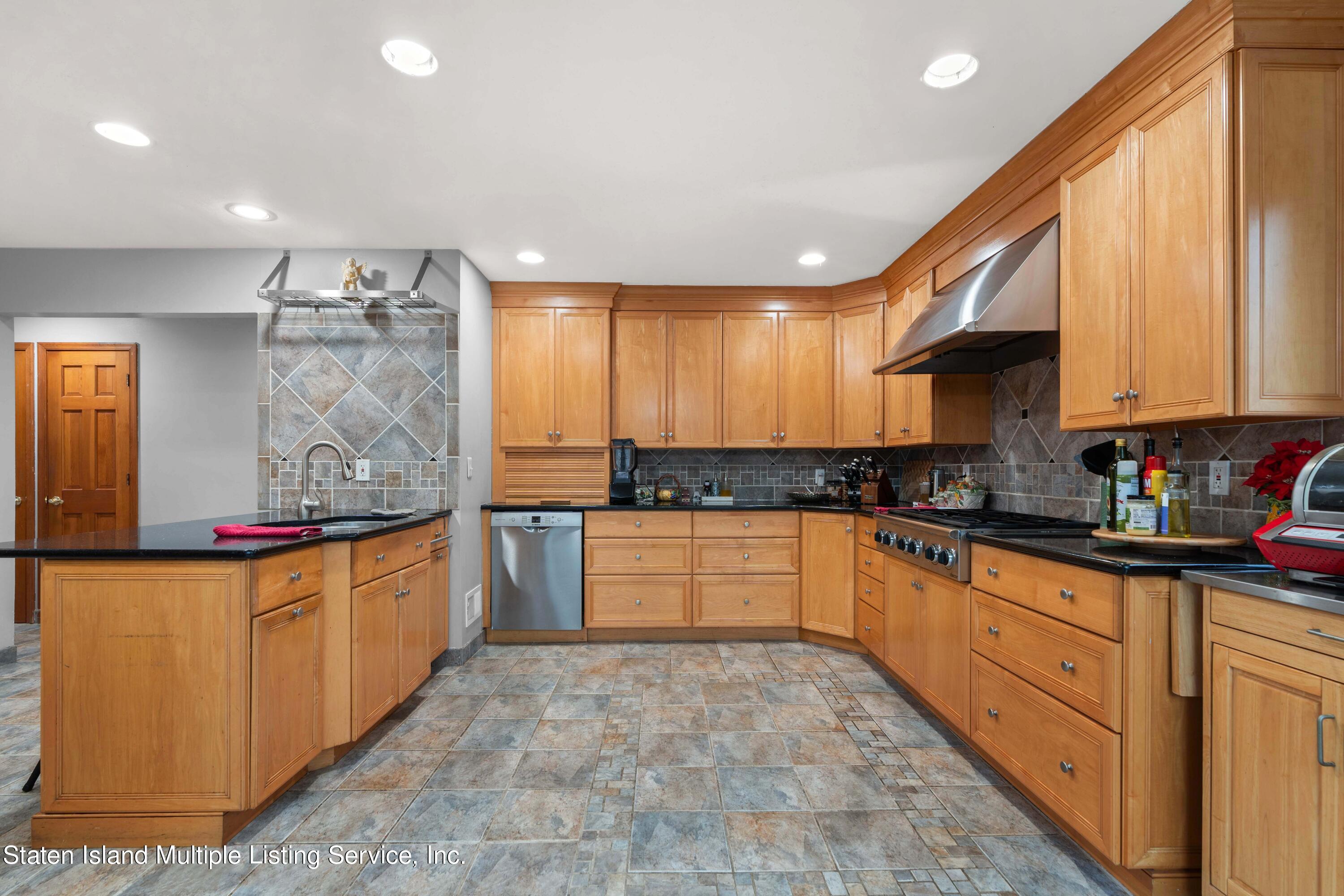 14 Knolls Drive