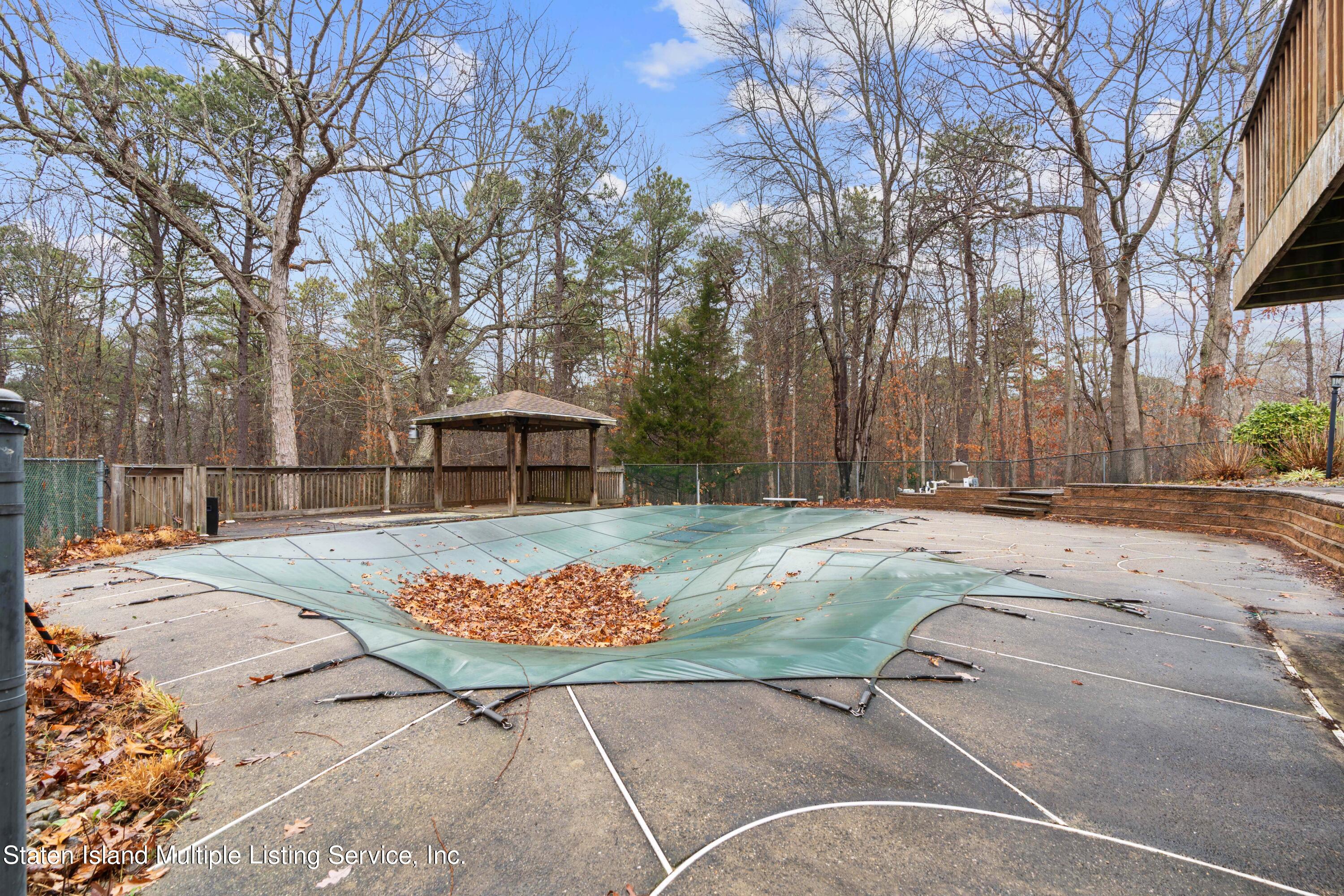 14 Knolls Drive