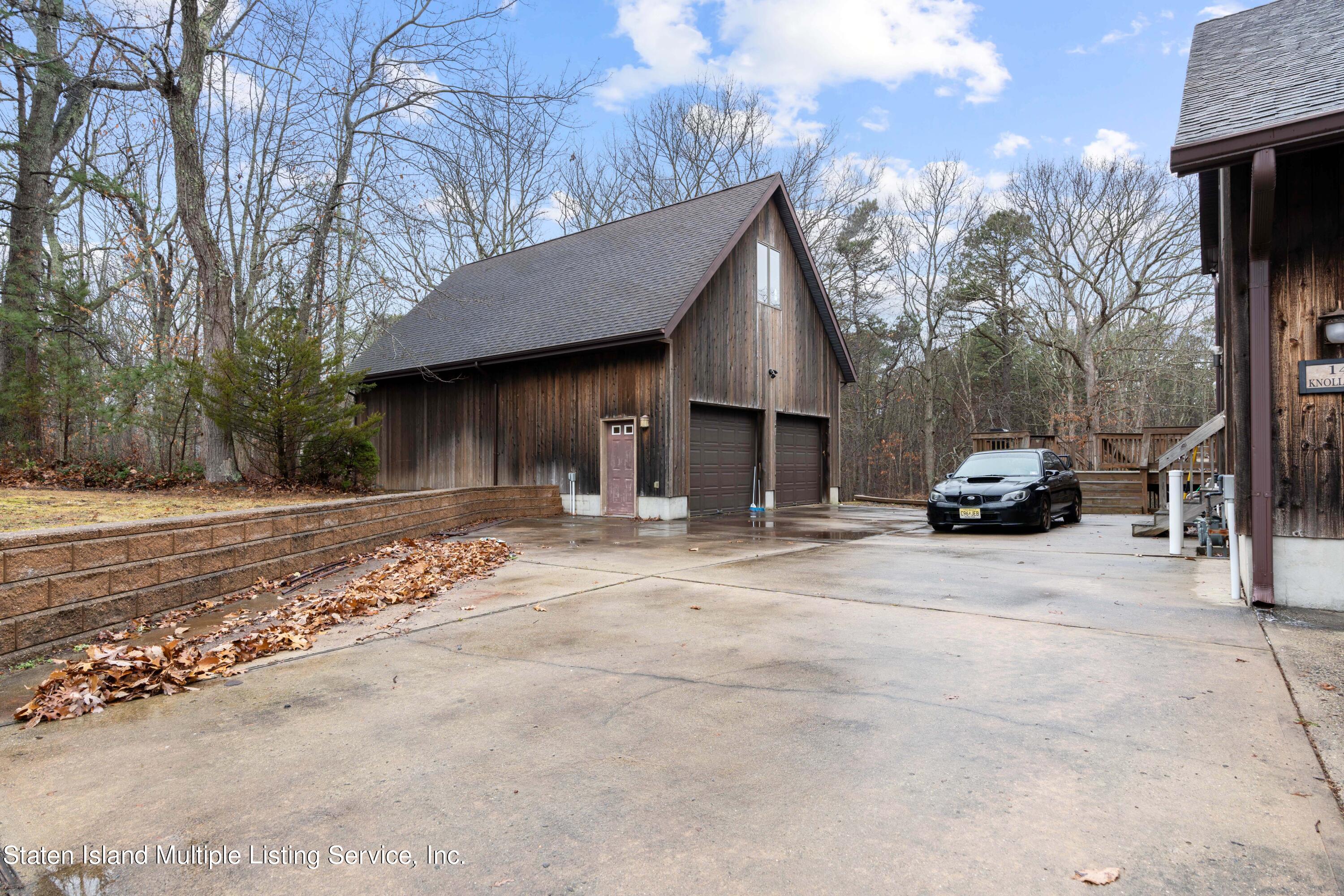 14 Knolls Drive