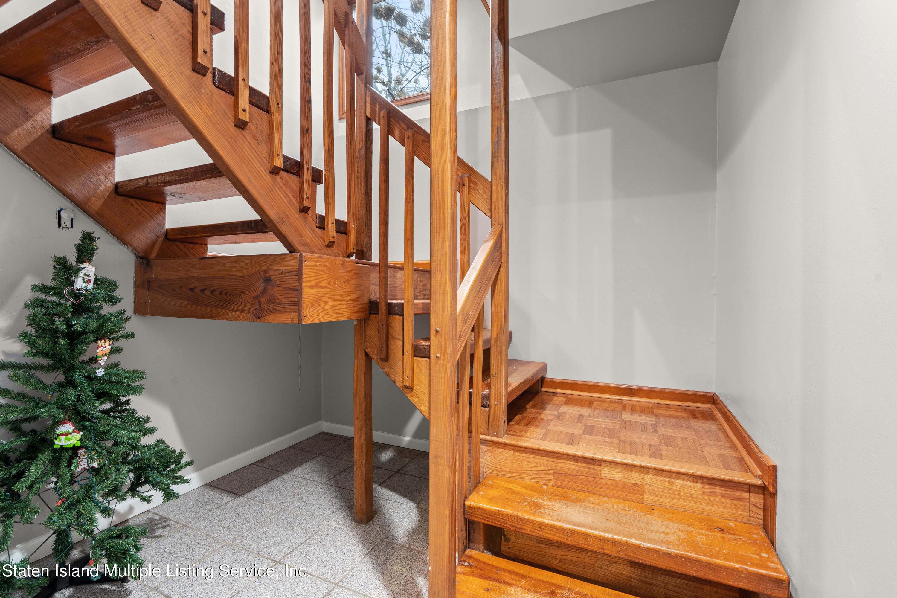 14 Knolls Drive
