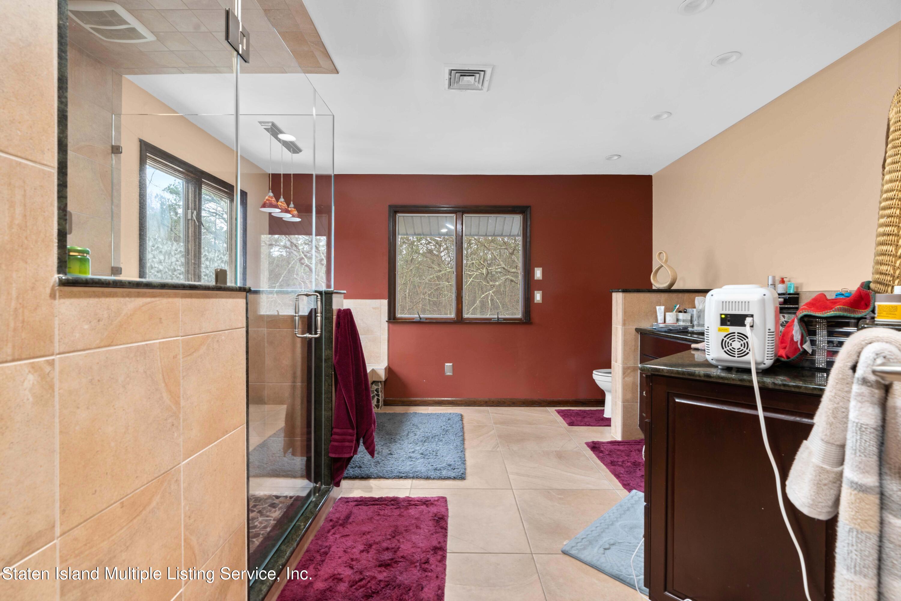 14 Knolls Drive