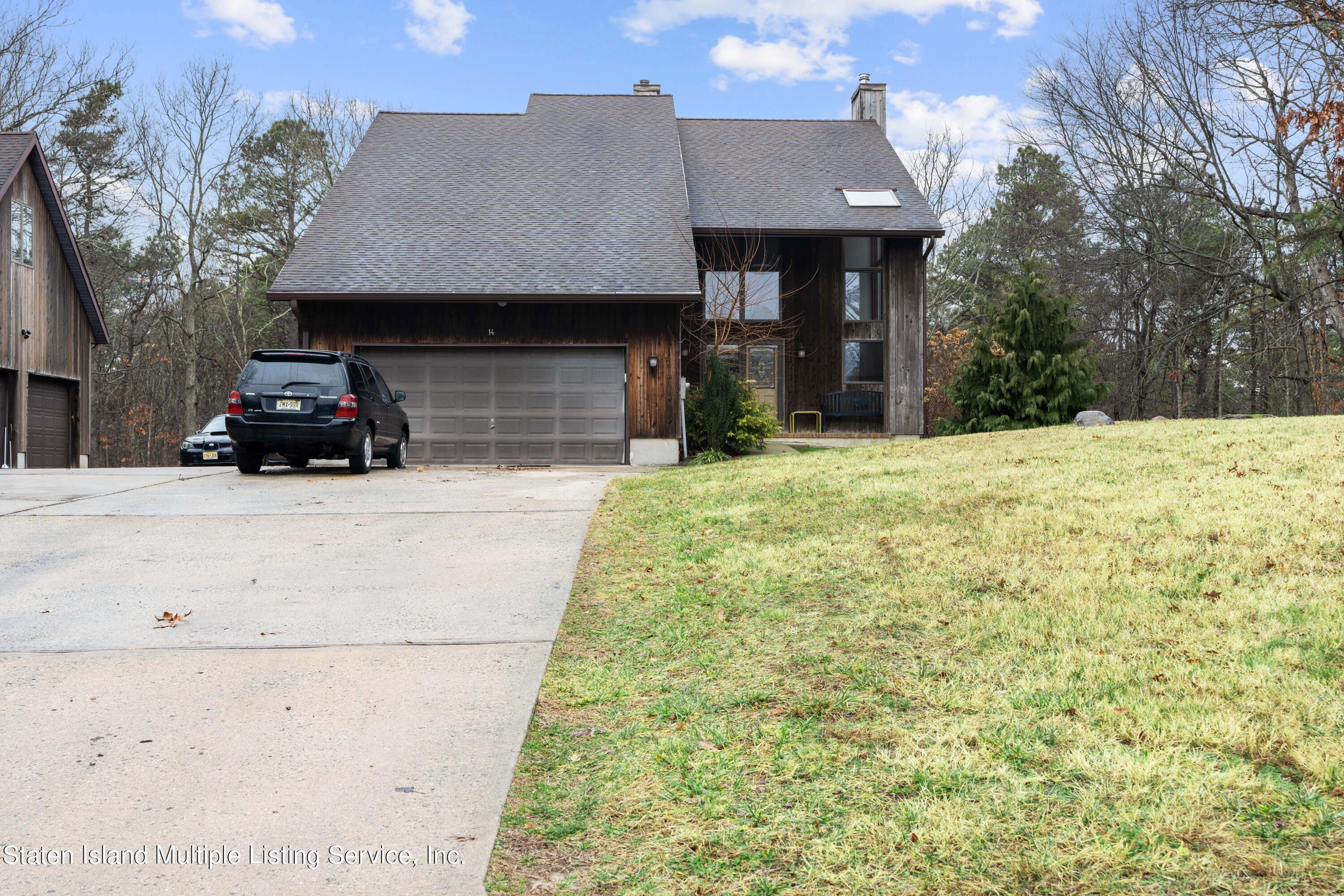 14 Knolls Drive