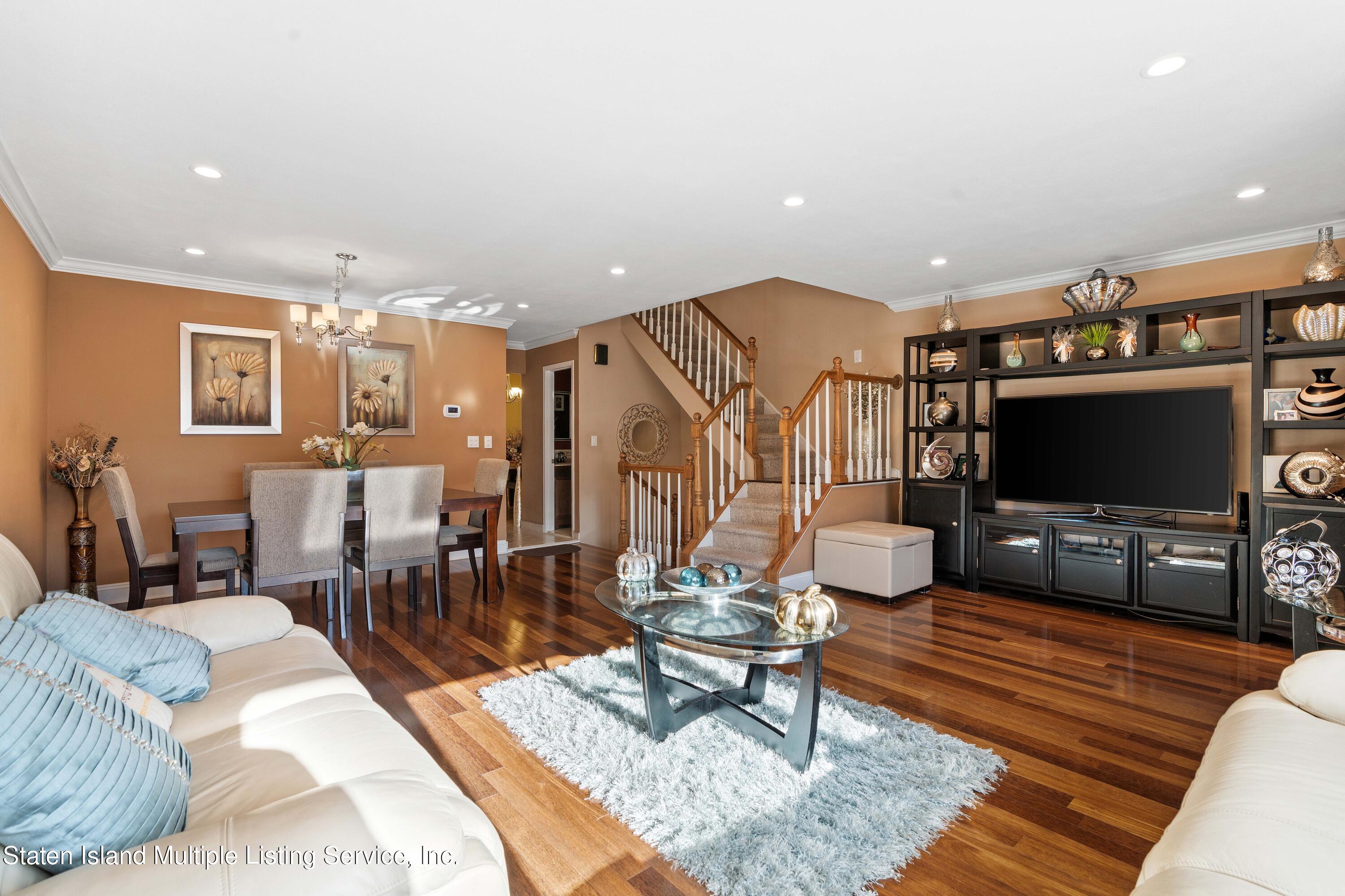 107 Redwood Loop