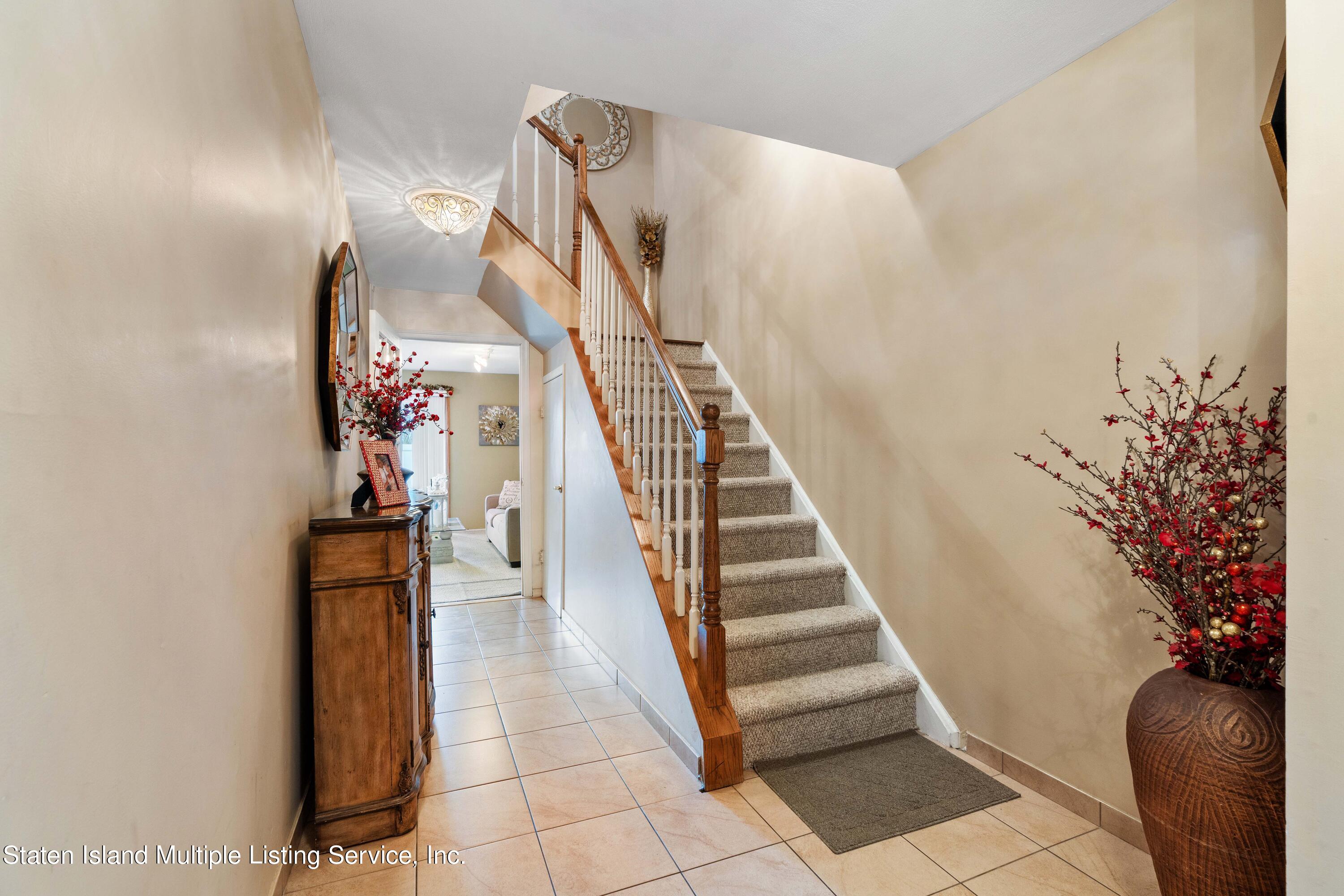 107 Redwood Loop