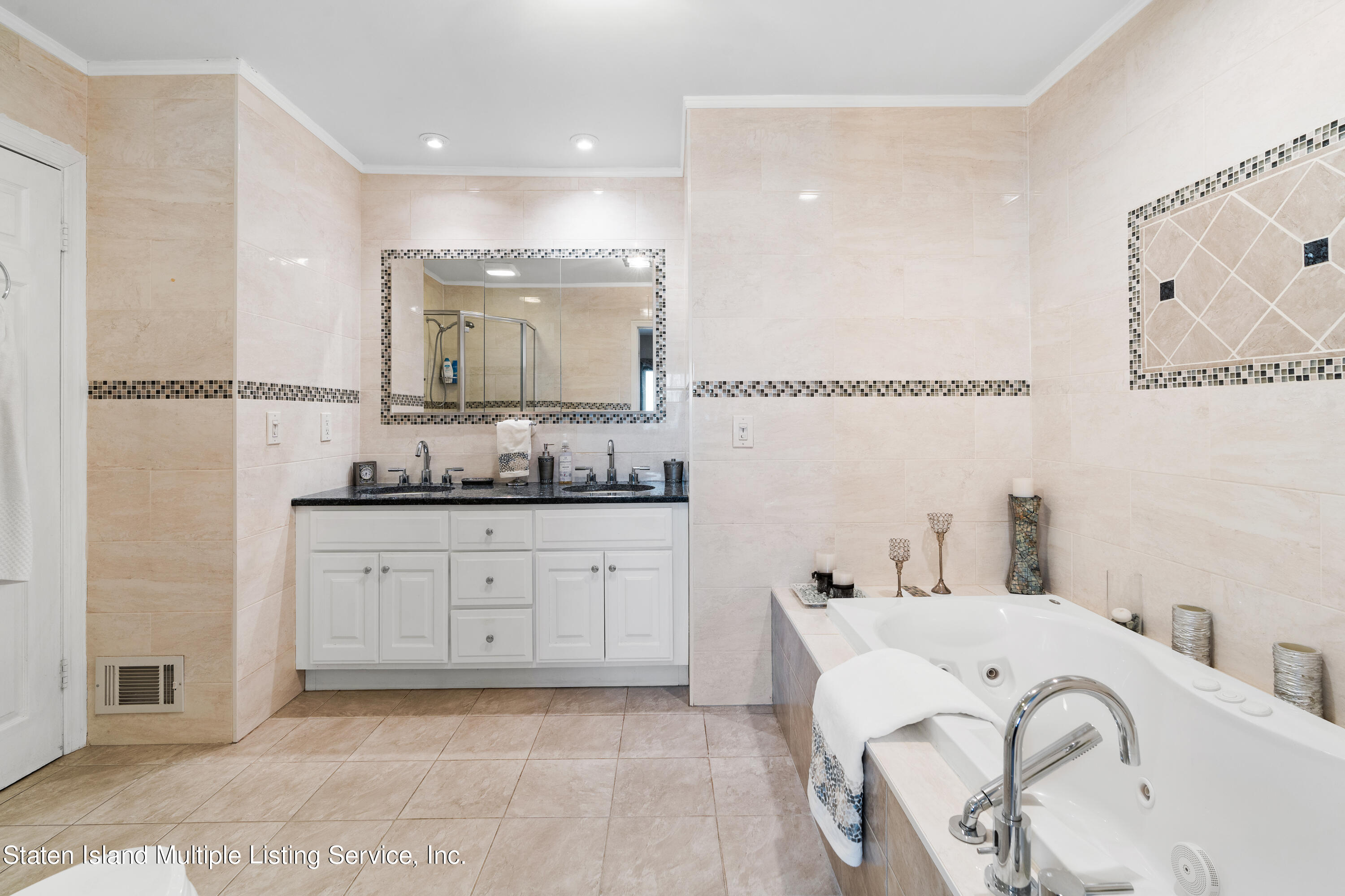 107 Redwood Loop