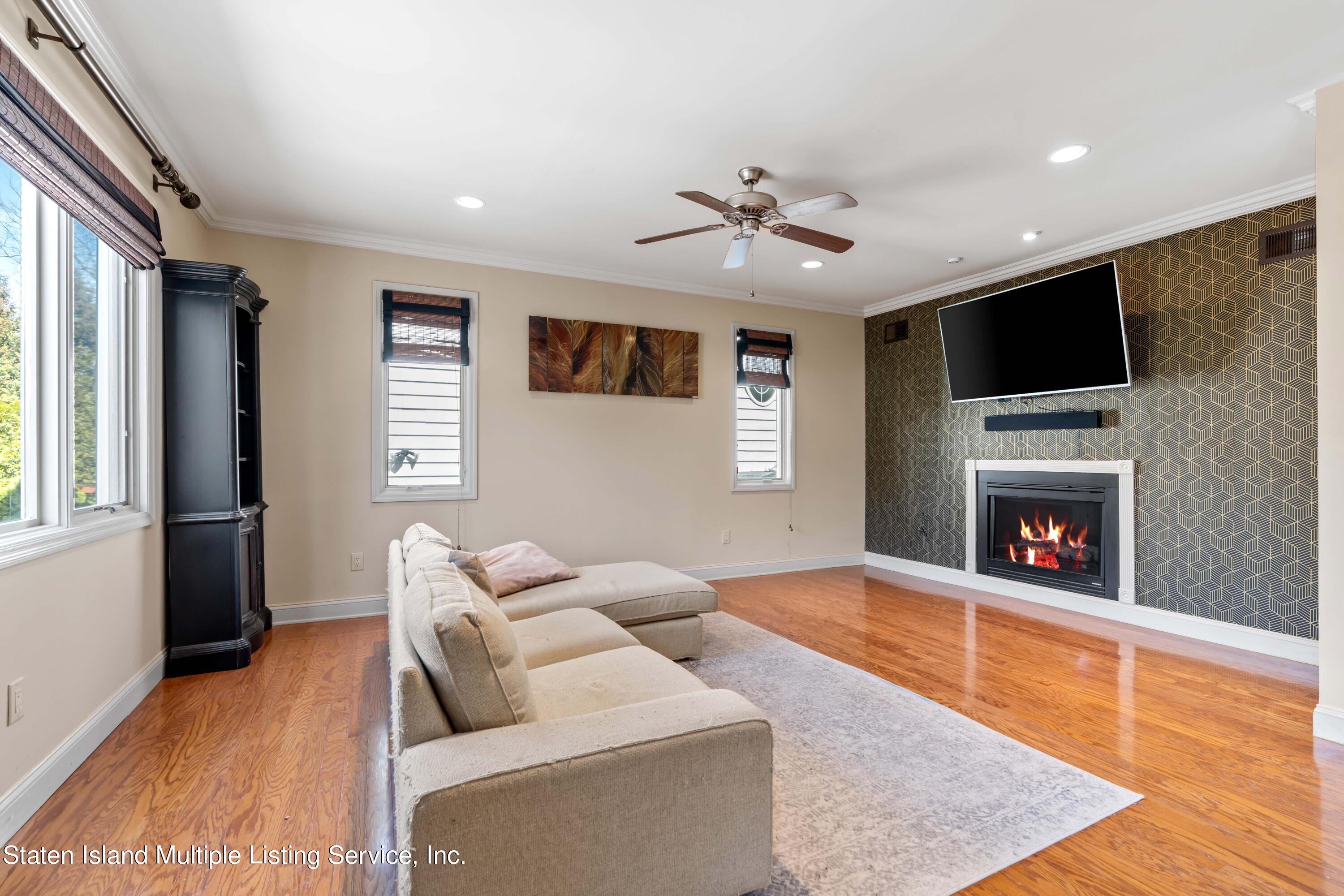 736 Davis Avenue