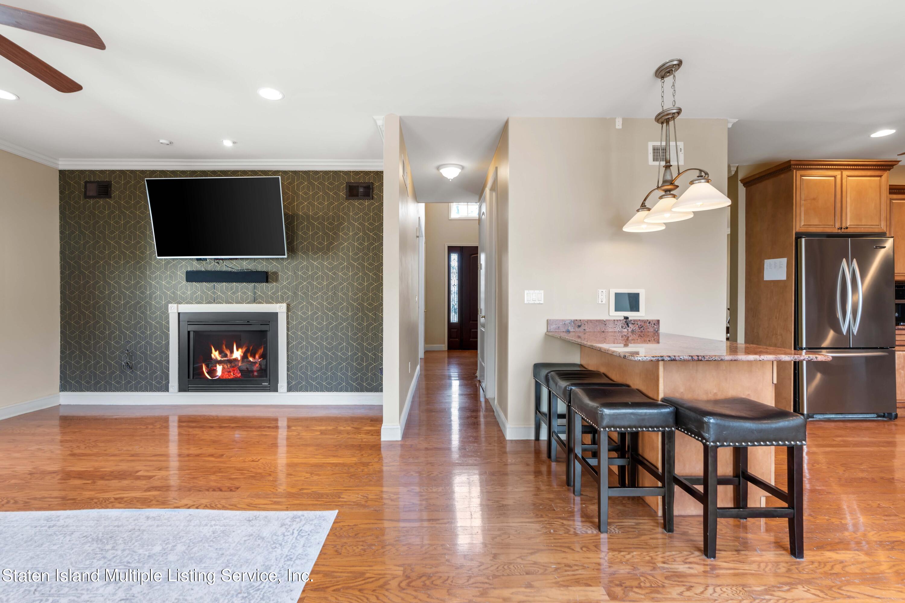 736 Davis Avenue