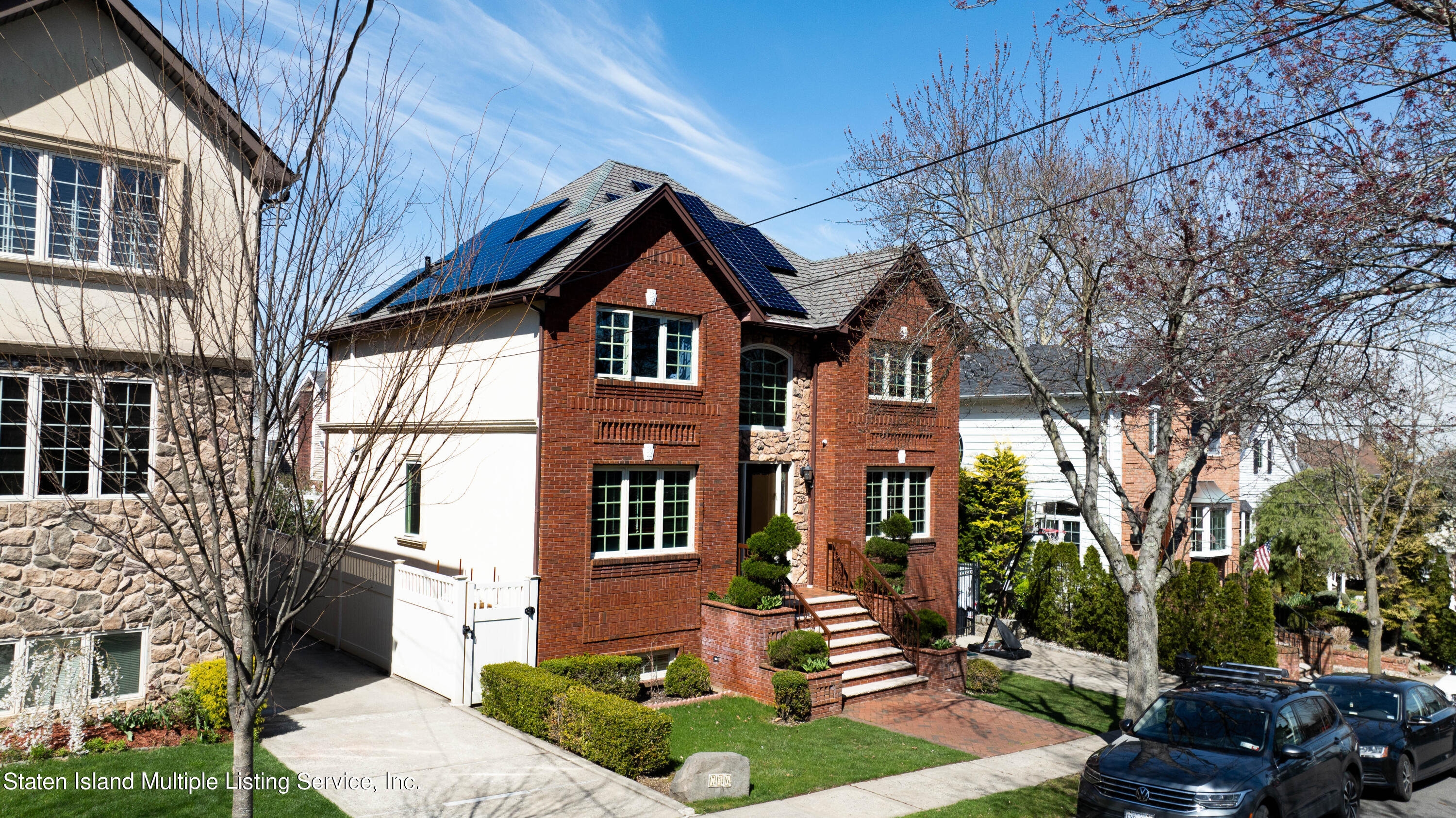 736 Davis Avenue