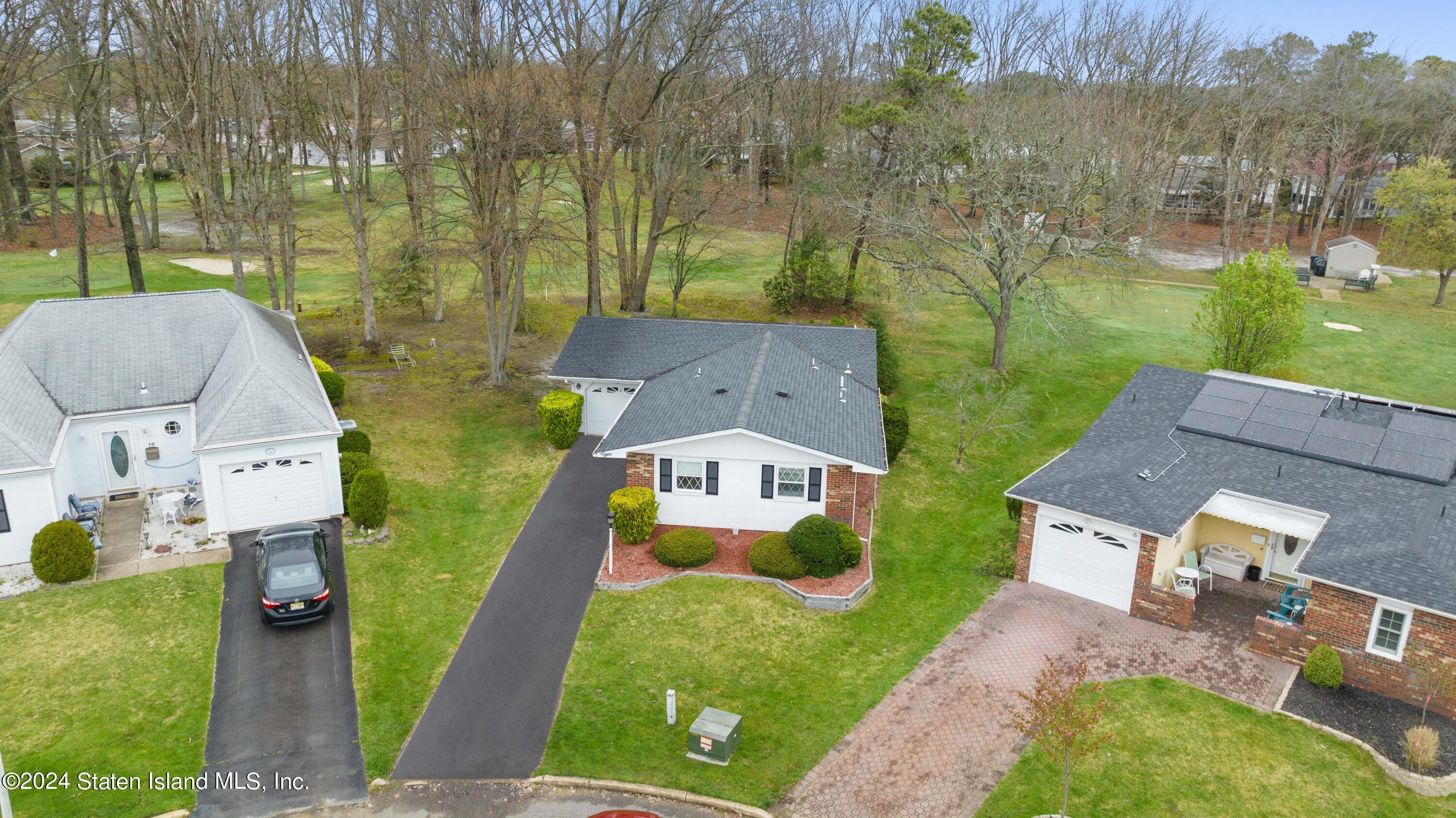 8 Burns Court