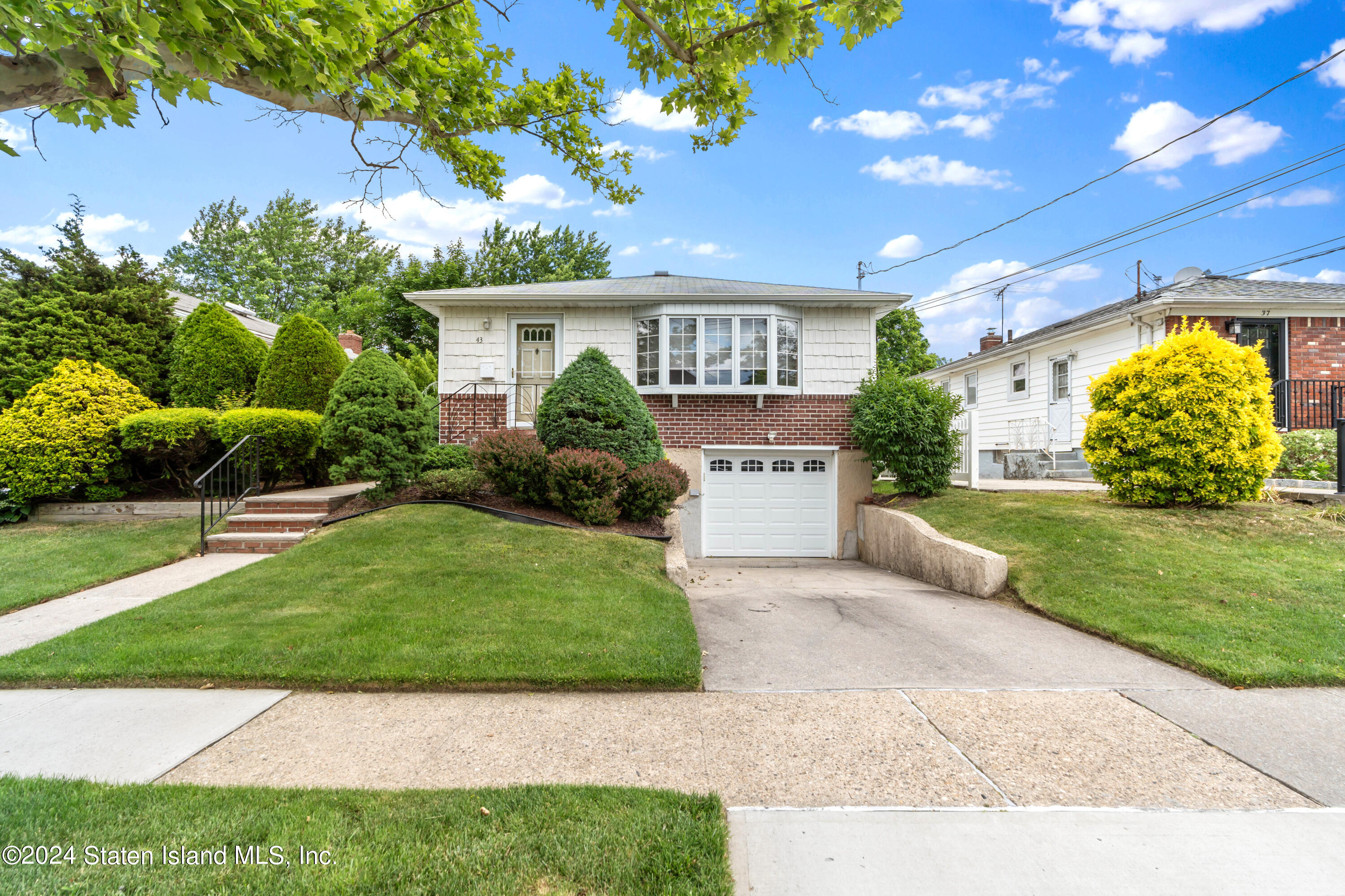 43 West Cedarview Avenue