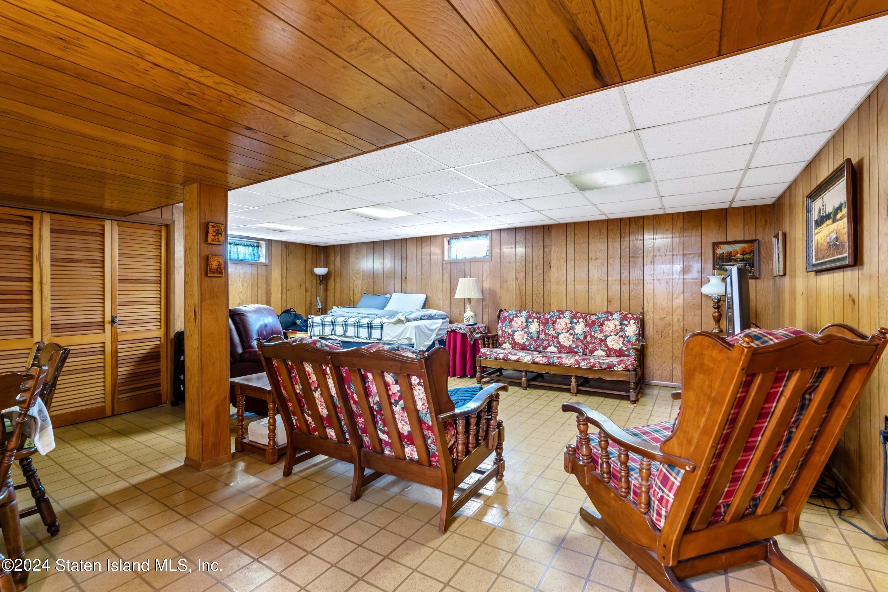 43 West Cedarview Avenue
