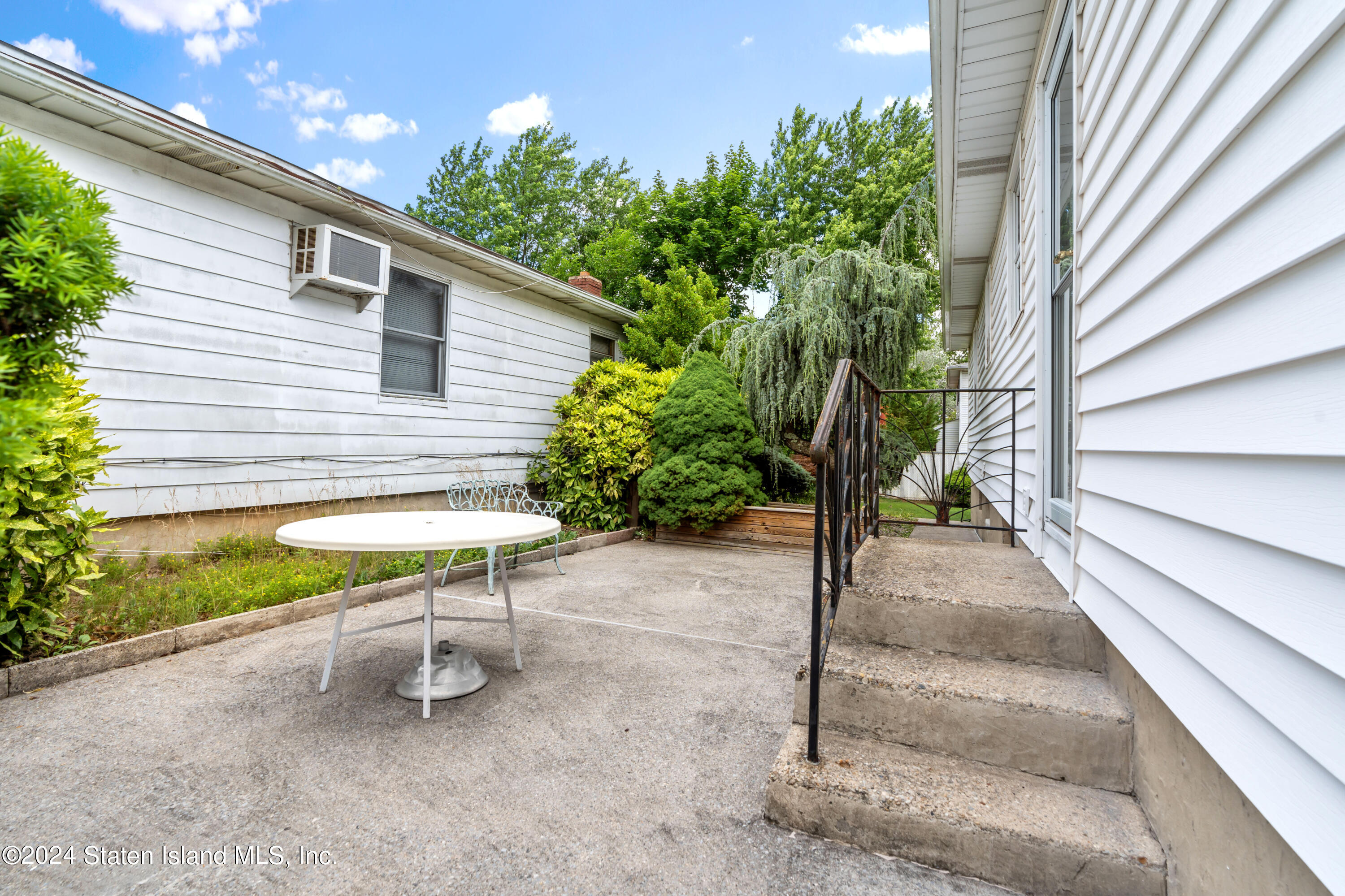 43 West Cedarview Avenue