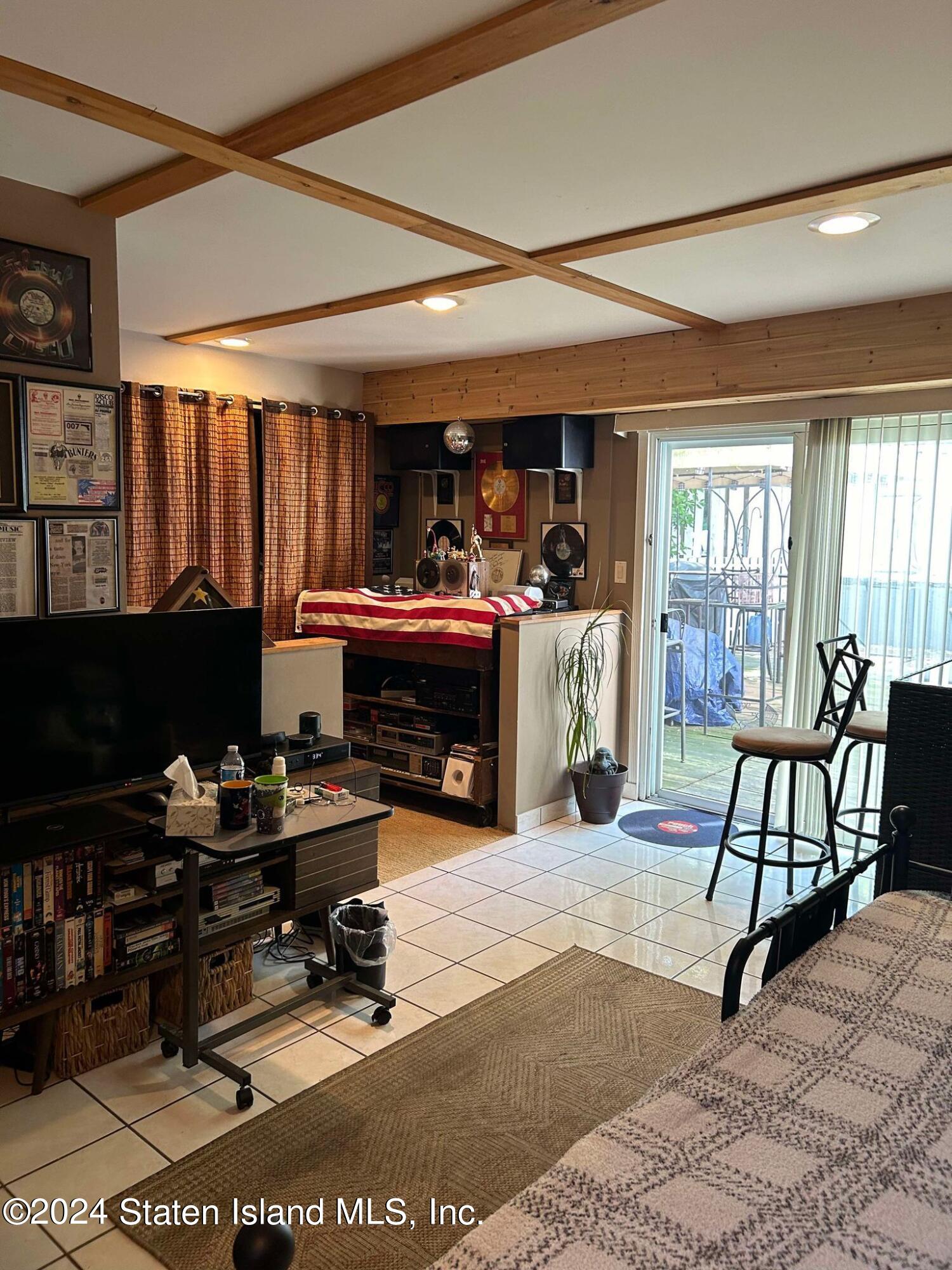 211 Dover Green
