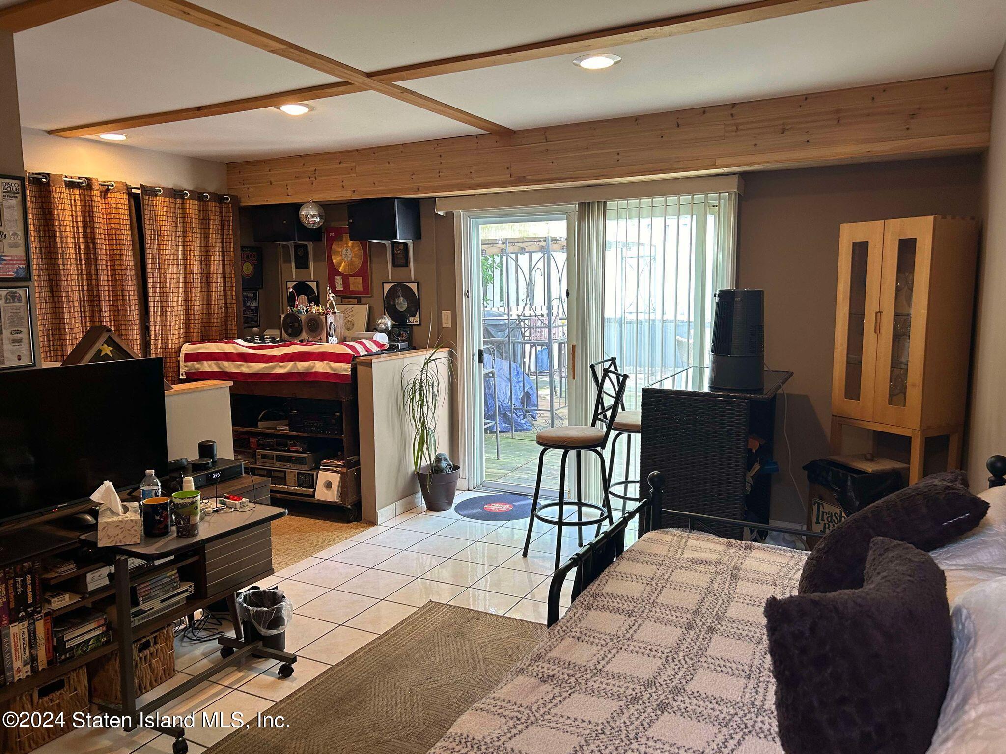 211 Dover Green