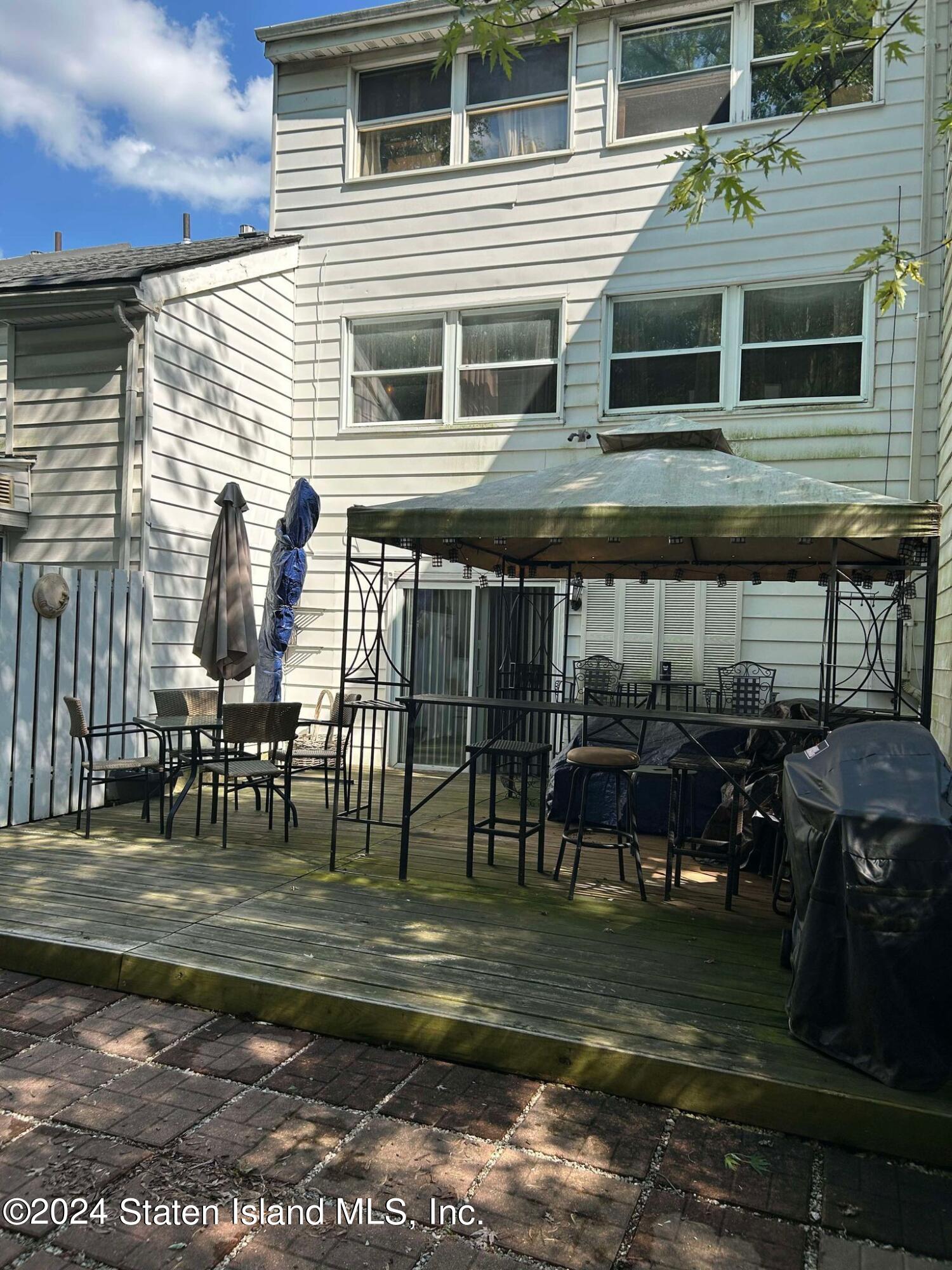 211 Dover Green