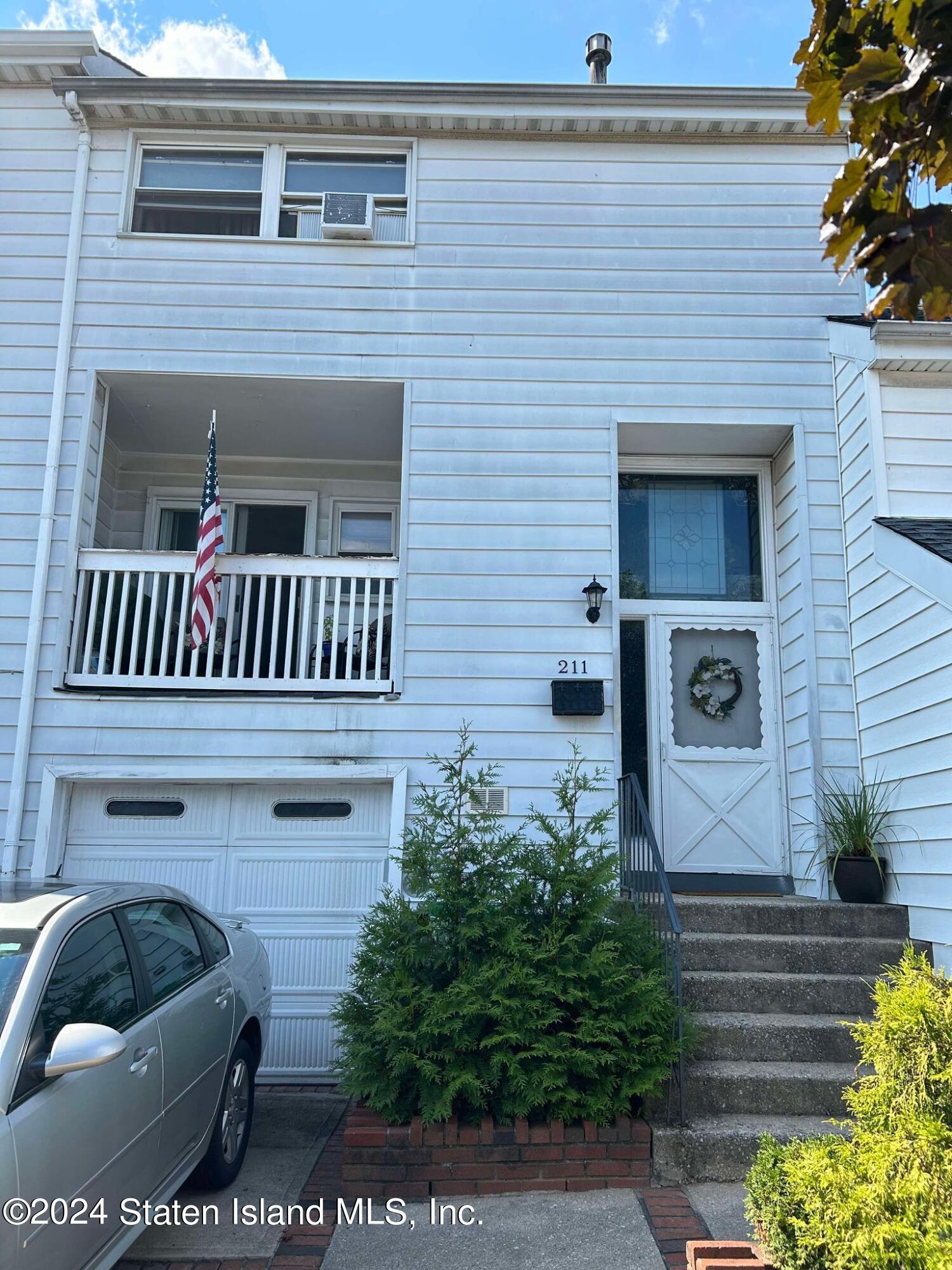 211 Dover Green