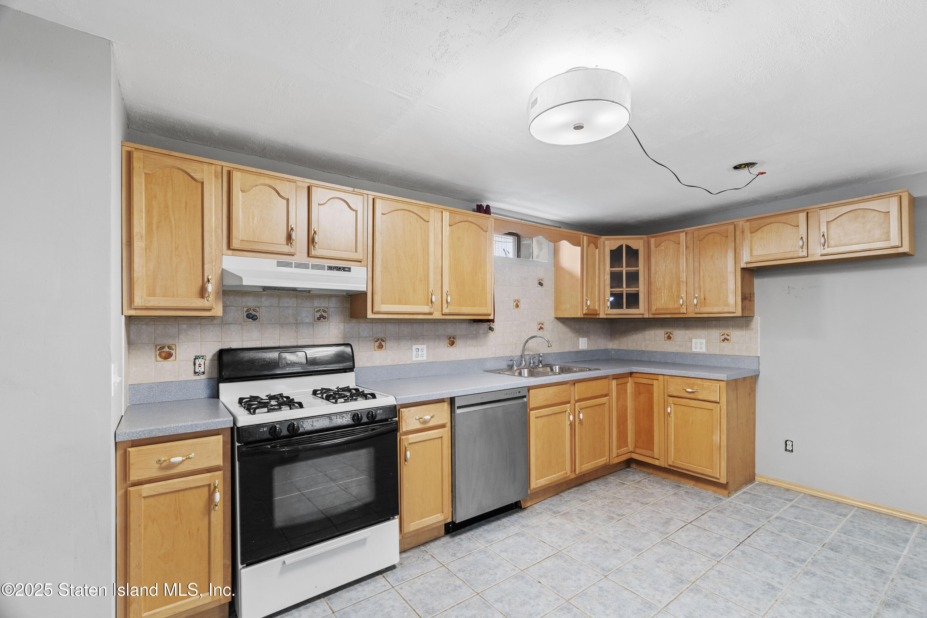 18 Serrell Avenue