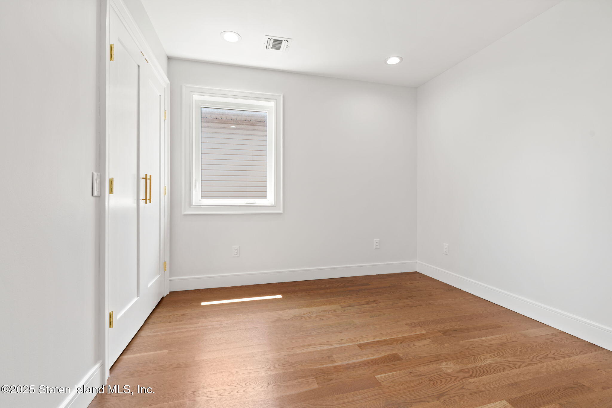 443 Manhattan Street