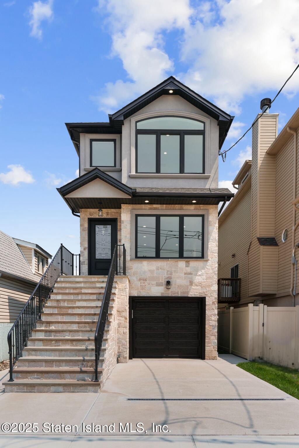 443 Manhattan Street