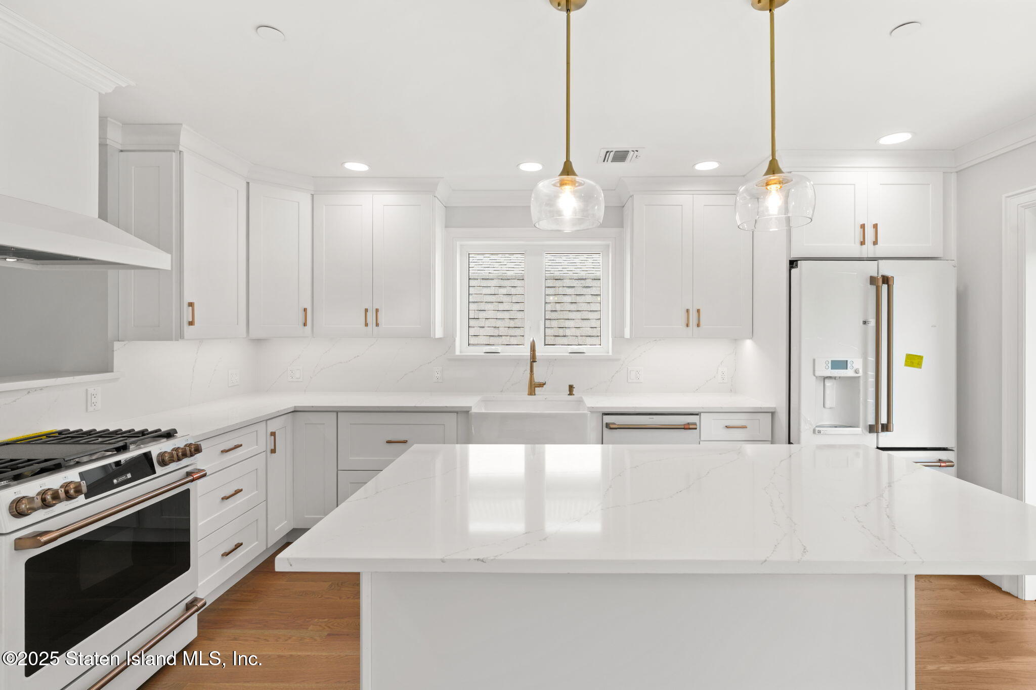 443 Manhattan Street