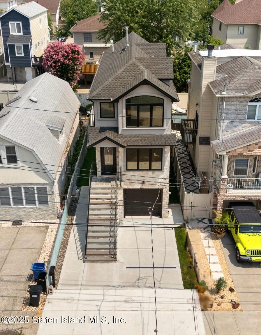 443 Manhattan Street