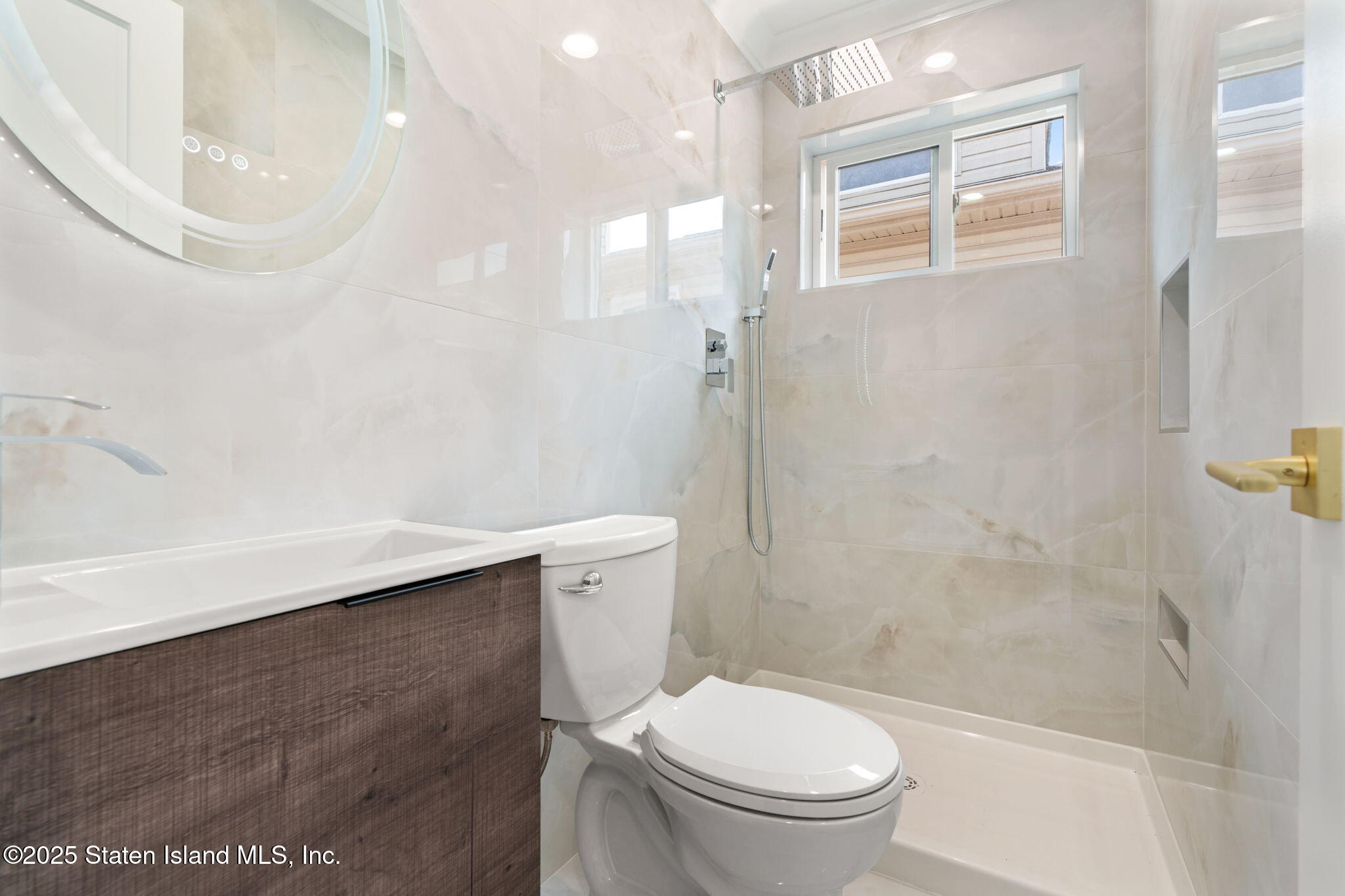 443 Manhattan Street