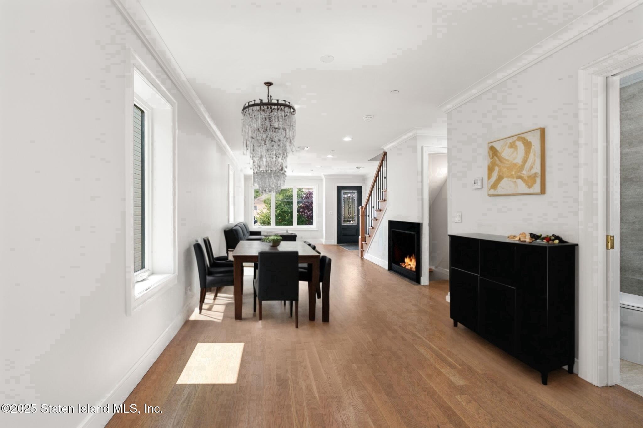 443 Manhattan Street