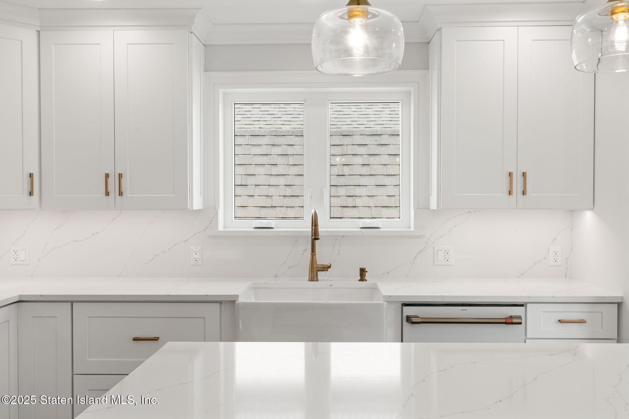 443 Manhattan Street